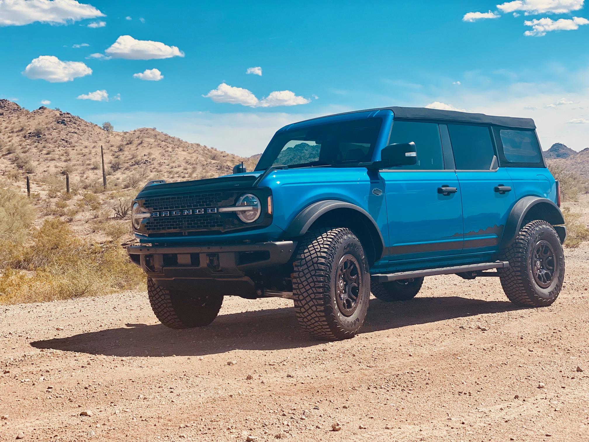Ford Bronco VELOCITY BLUE Bronco Club IMG_1891