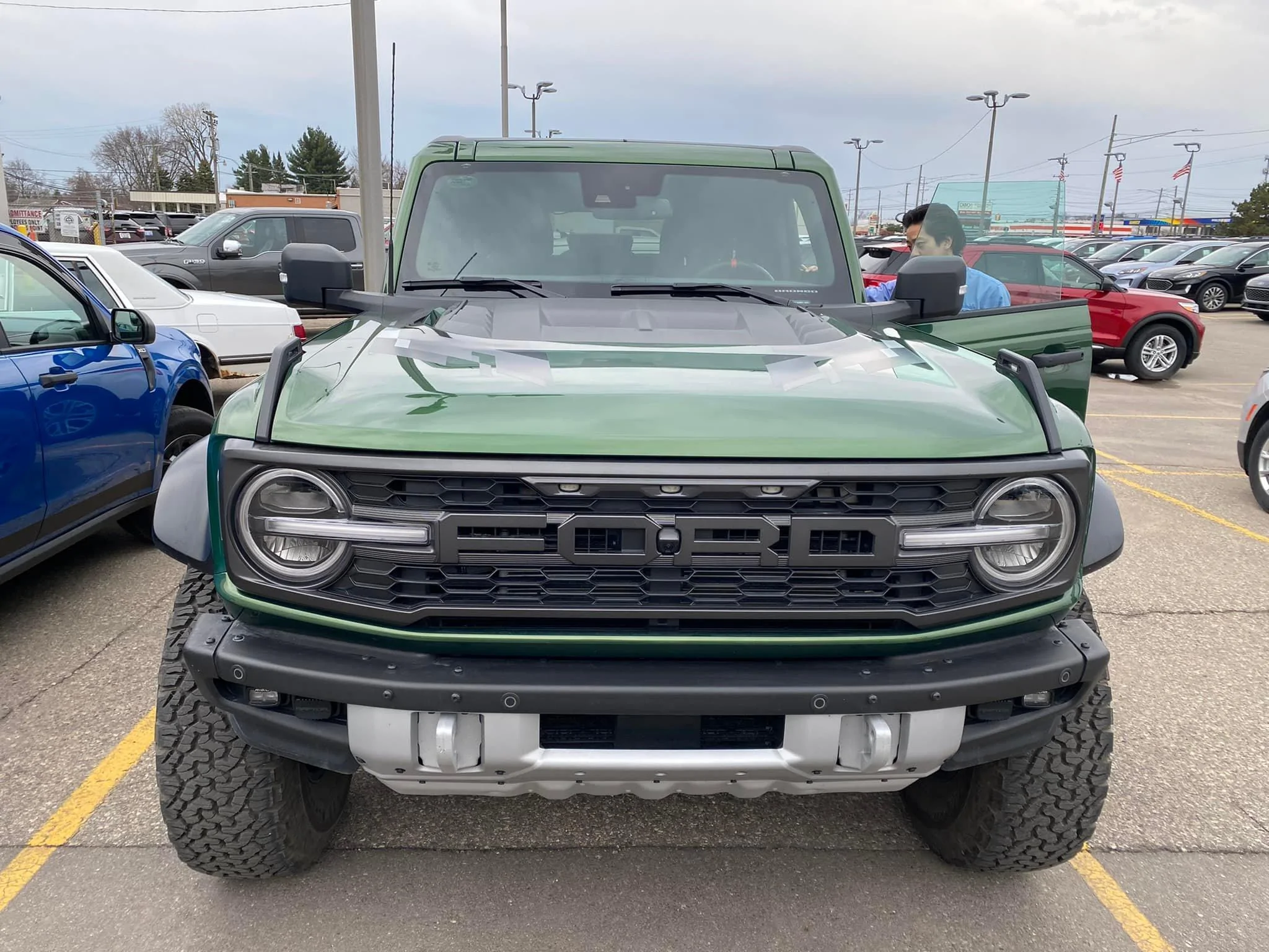 Ford Bronco Closeups of Eruption Green Bronco Raptor [updated w/ interior, suspension, engine underhood pics]) bronco-raptor-eruption-green-interior-engine-6-jpg