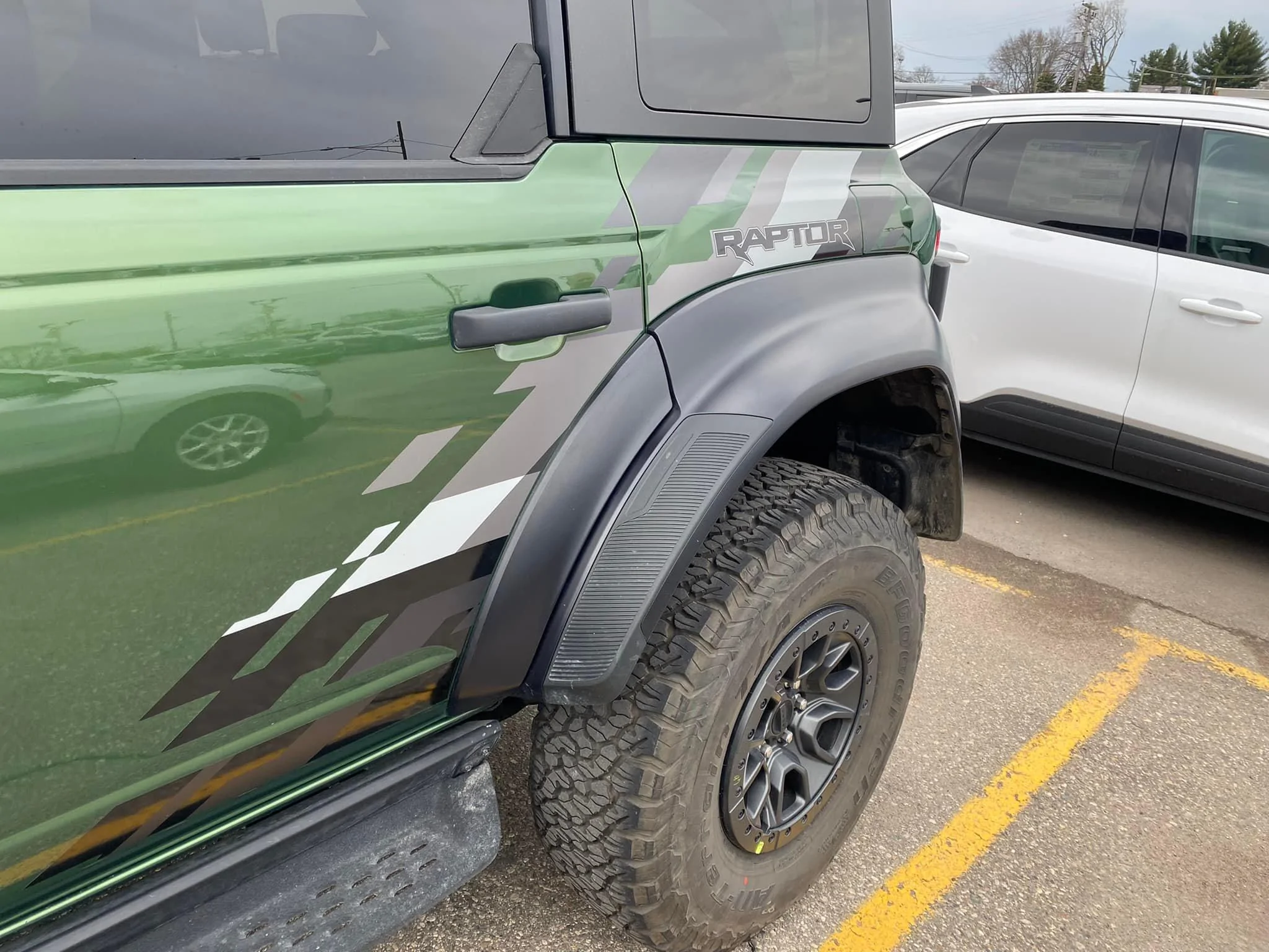 Ford Bronco Closeups of Eruption Green Bronco Raptor [updated w/ interior, suspension, engine underhood pics]) ronco-raptor-eruption-green-interior-engine-18-jpg