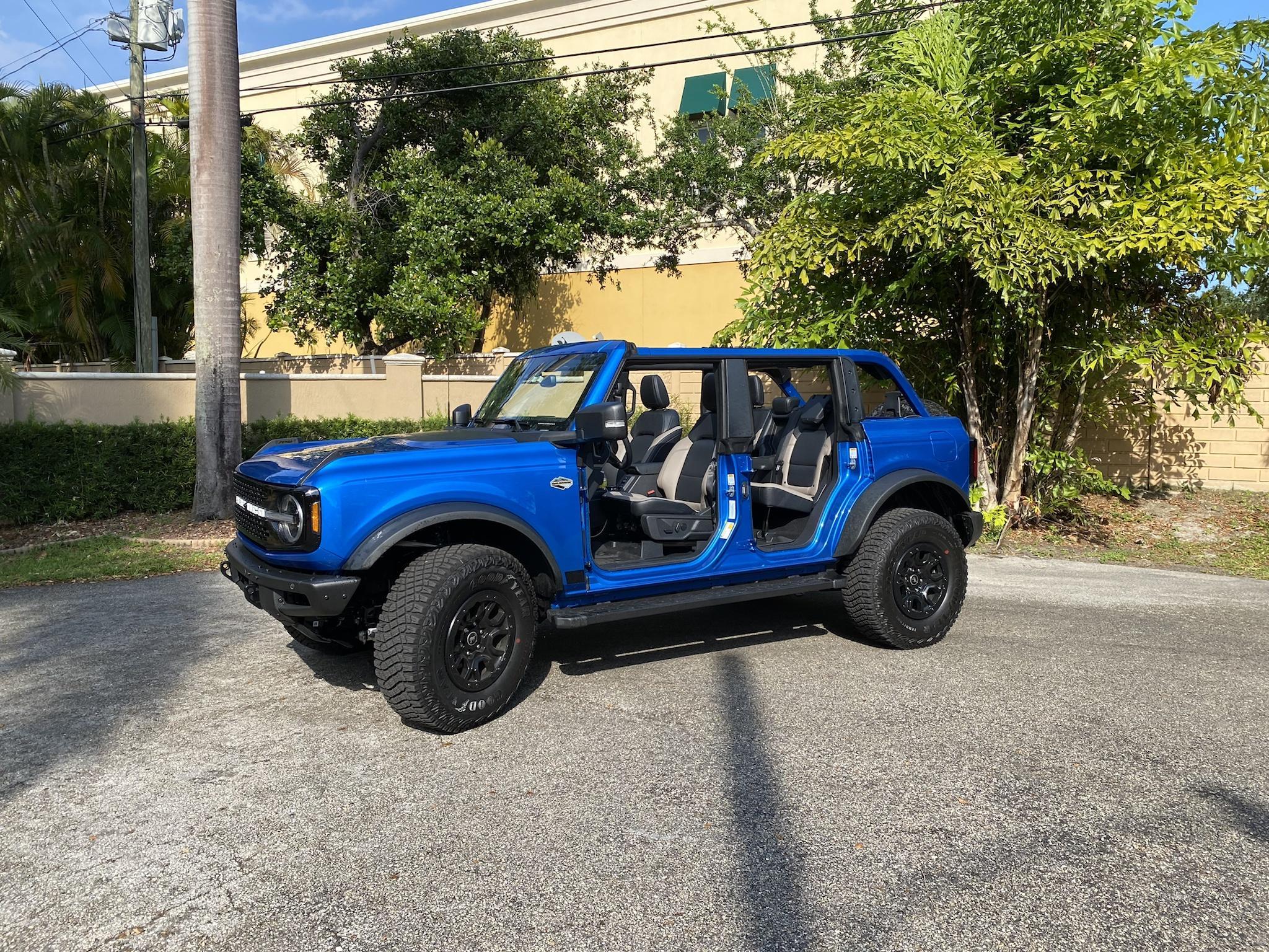 Ford Bronco VELOCITY BLUE Bronco Club Ntp4Oc4