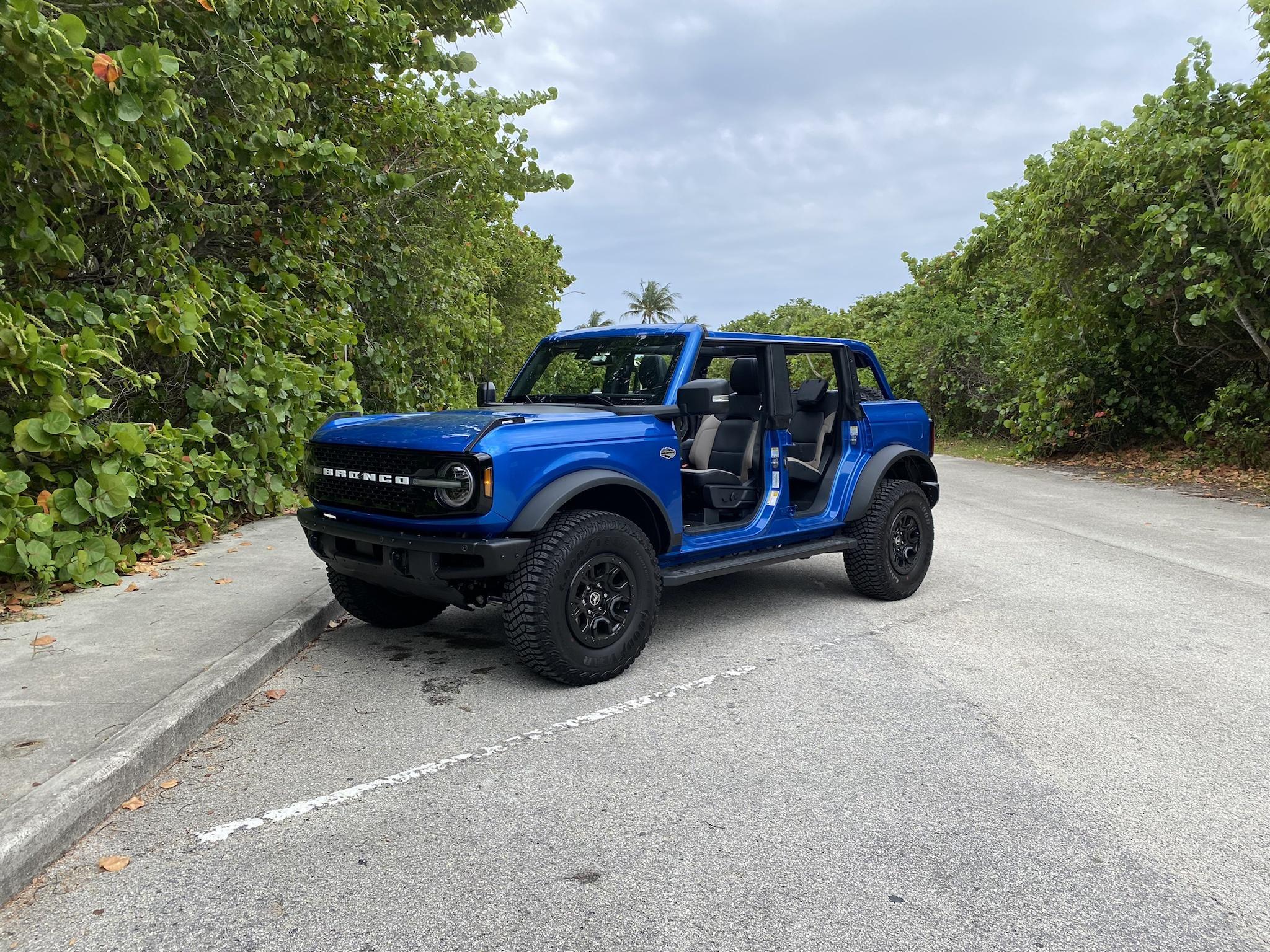 Ford Bronco VELOCITY BLUE Bronco Club EADbwc2
