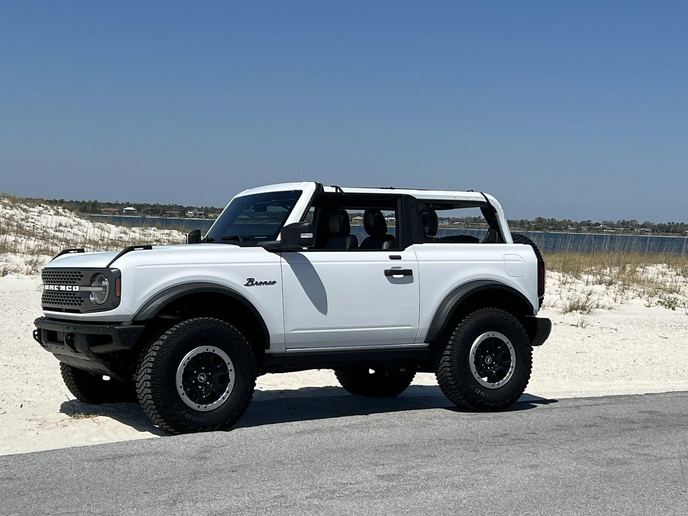 Ford Bronco 2 Door on 37s 46045259-60A9-4D3E-B625-0F9E590D91F9