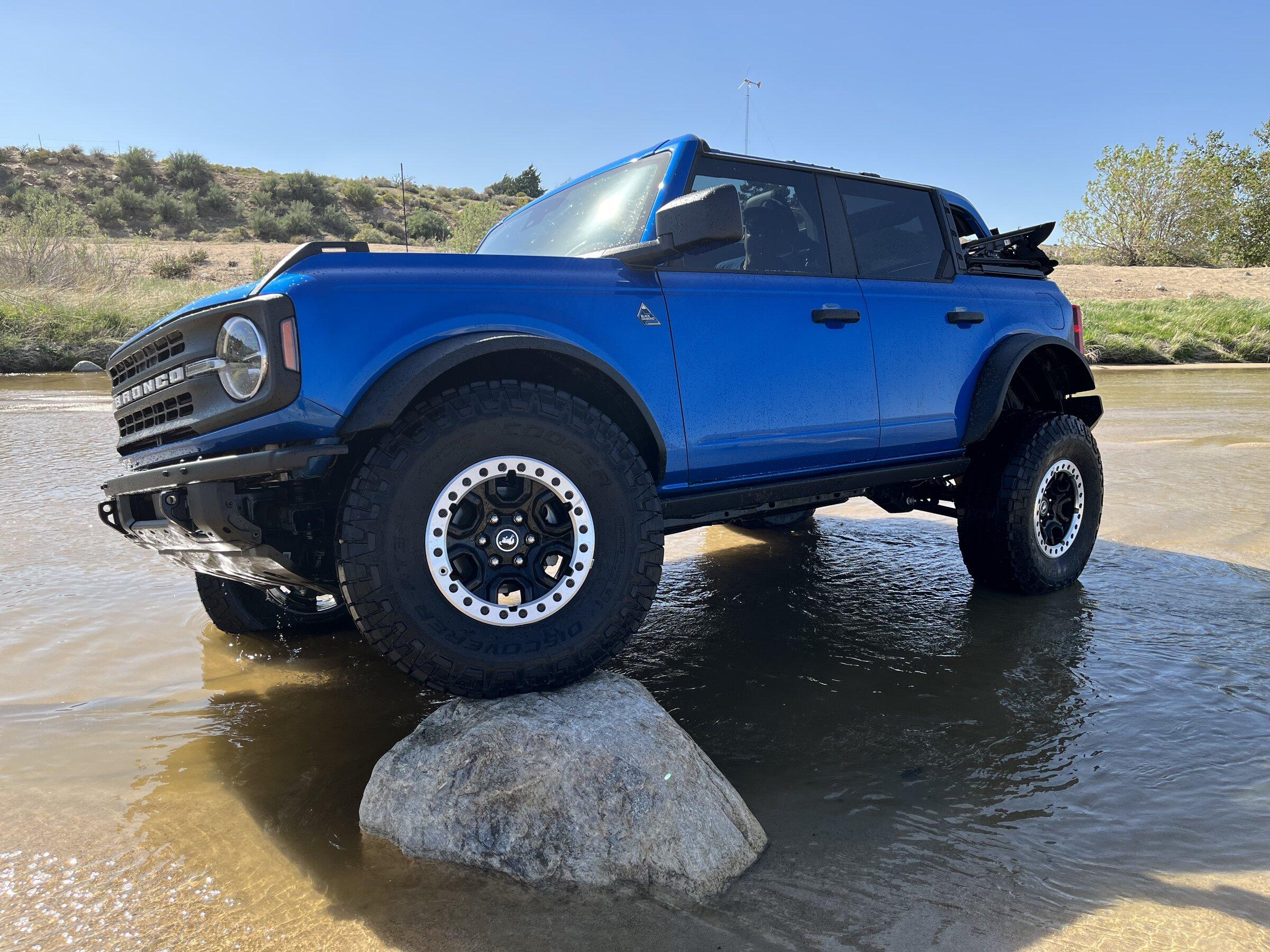 Ford Bronco VELOCITY BLUE Bronco Club BFC64202-36A3-4F54-A2C5-56349B543B45