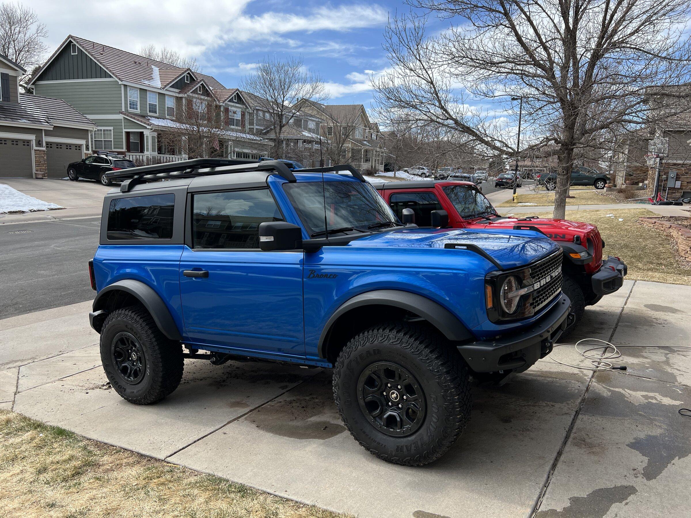 Ford Bronco VELOCITY BLUE Bronco Club A8660F1D-00DD-44AB-9C59-035140237CC7