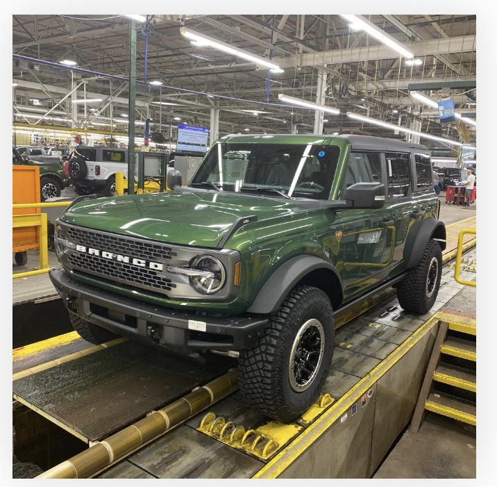 Ford Bronco ERUPTION GREEN Bronco Club 56F02293-D9A7-424B-ADFC-30F8DC6BA66E