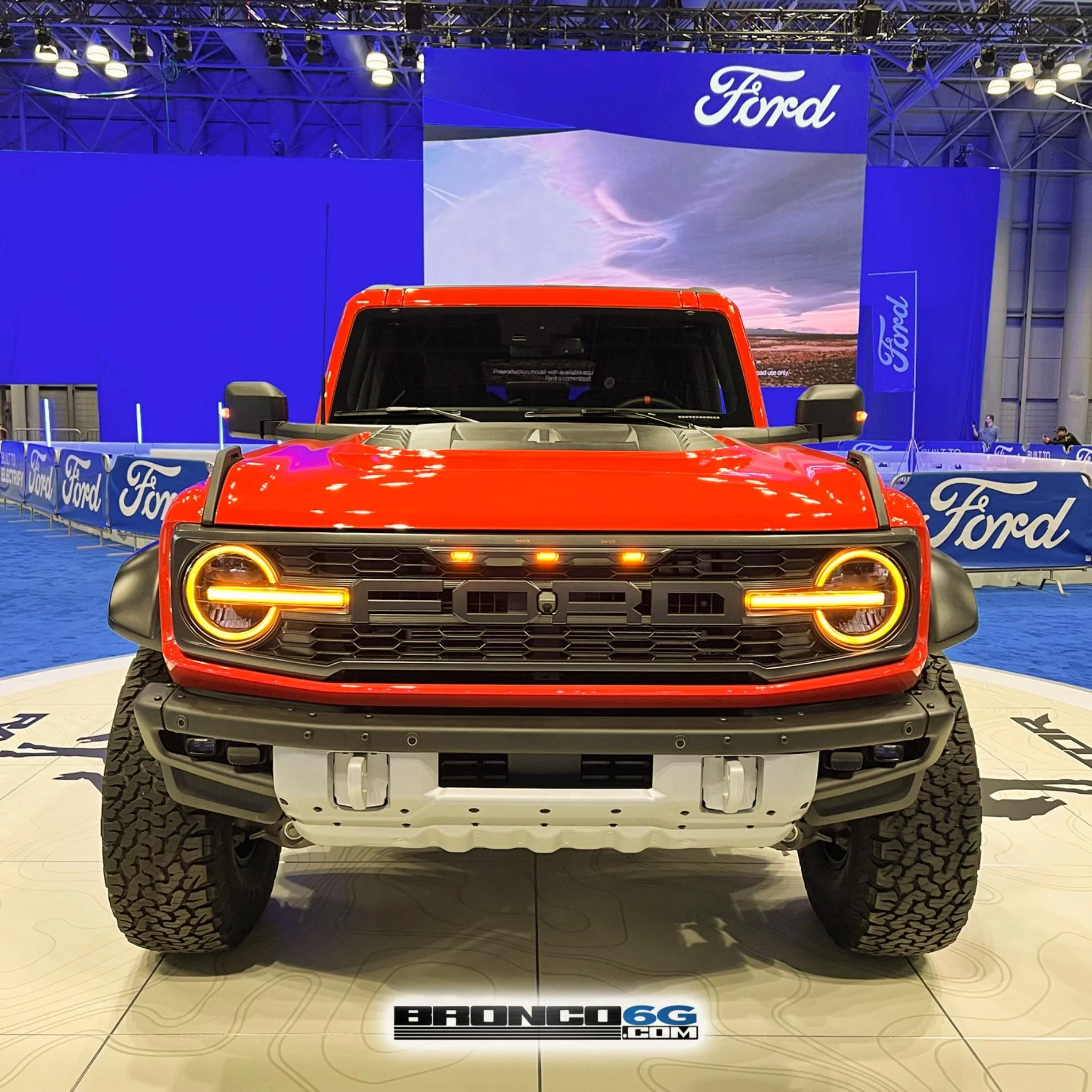 Ford Bronco 2022 Bronco Raptor (Code Orange) @ 2022 NY Auto Show IMG_1791