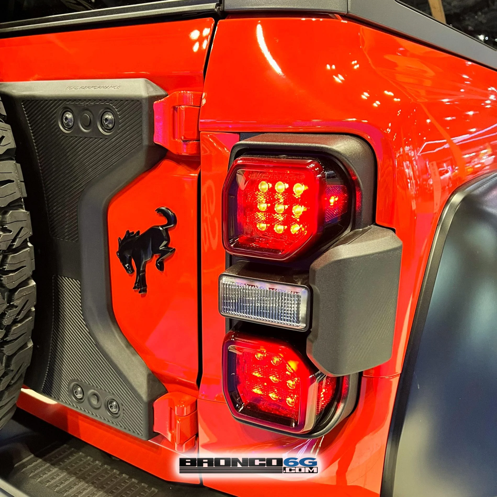 Ford Bronco 2022 Bronco Raptor (Code Orange) @ 2022 NY Auto Show IMG_1804