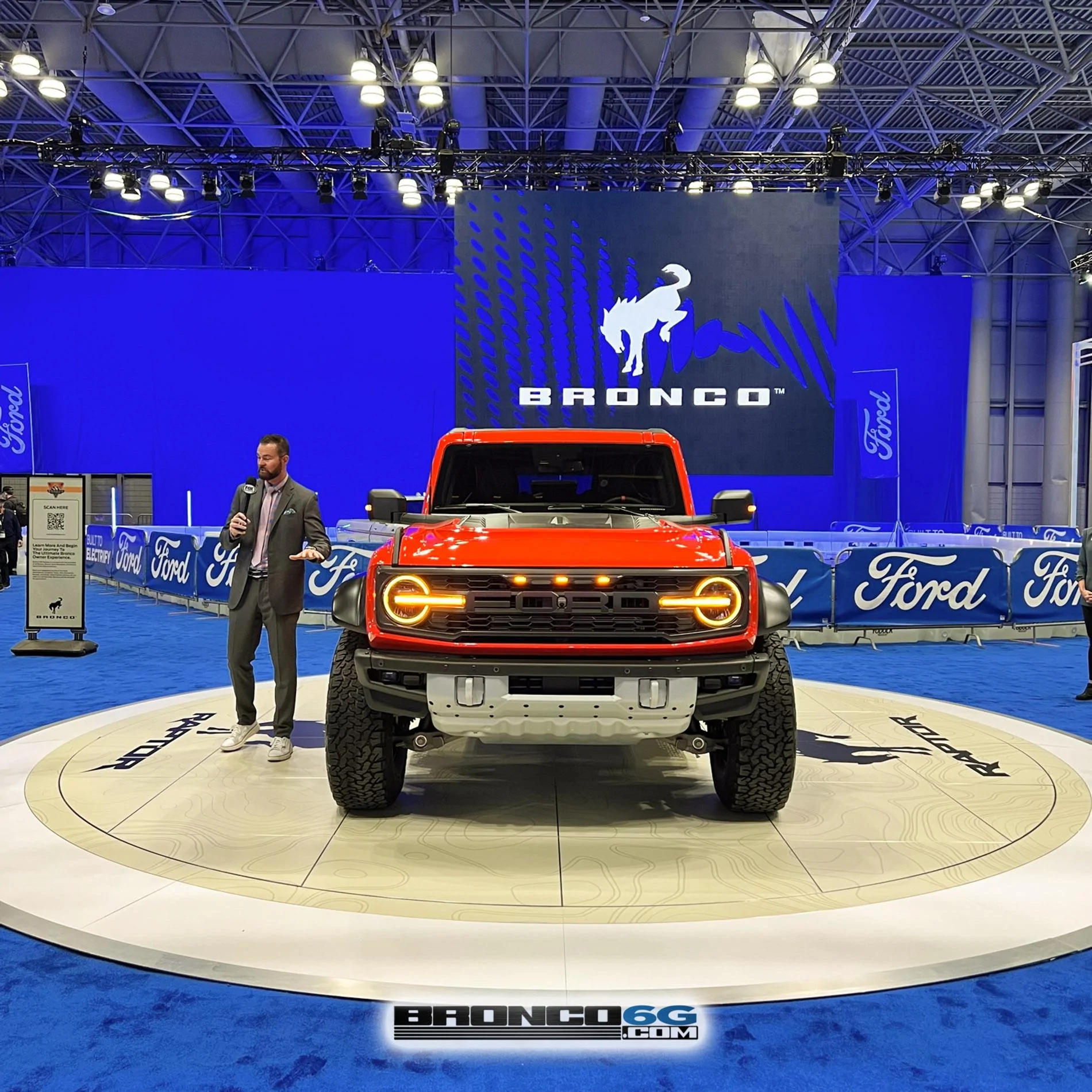 Ford Bronco 2022 Bronco Raptor (Code Orange) @ 2022 NY Auto Show IMG_1813