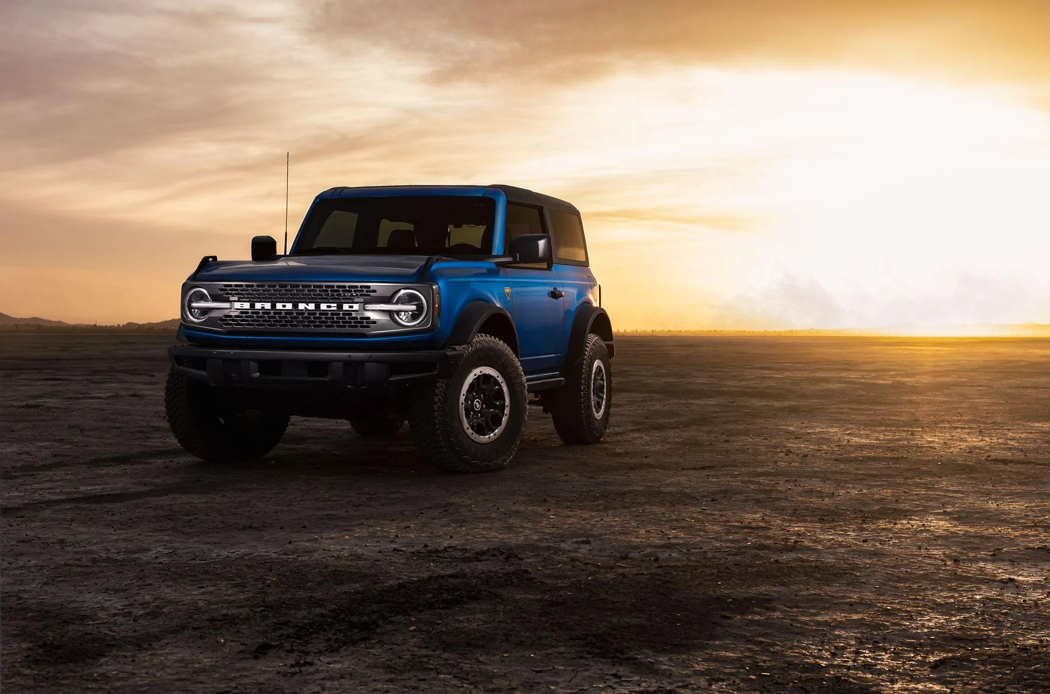 Ford Bronco VELOCITY BLUE Bronco Club LD5A7877-Edit