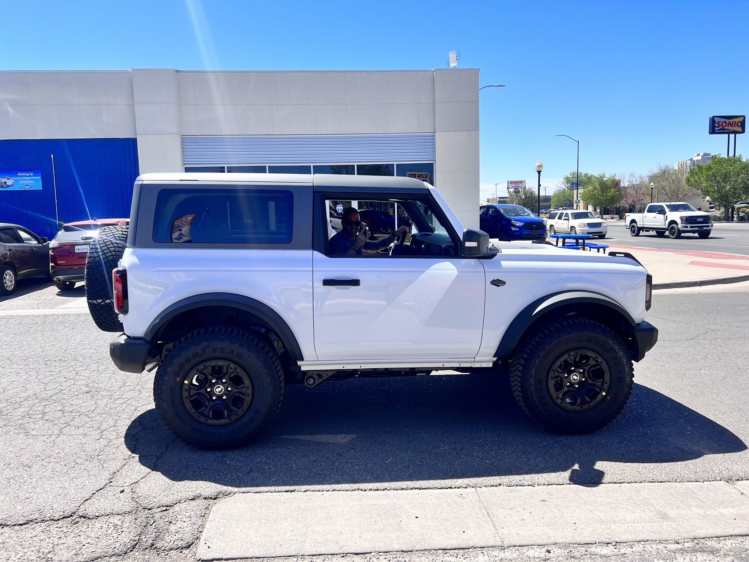 Ford Bronco 2 Door Wildtrack 43D8F48E-4D18-410F-BF63-C14E989E96C5