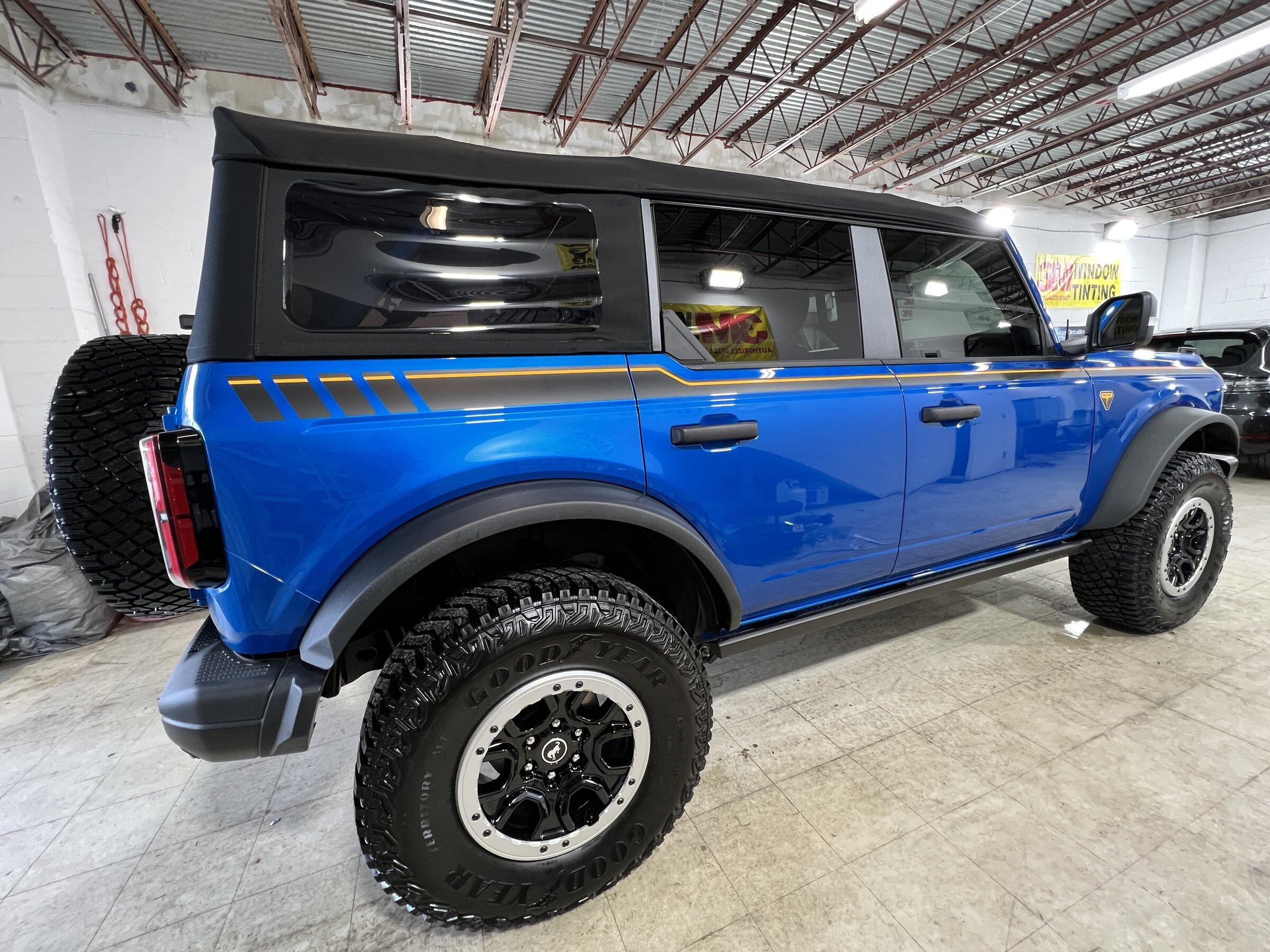 Ford Bronco VELOCITY BLUE Bronco Club 722B1483-1D4D-4217-BF2F-ADE8D0CE255B