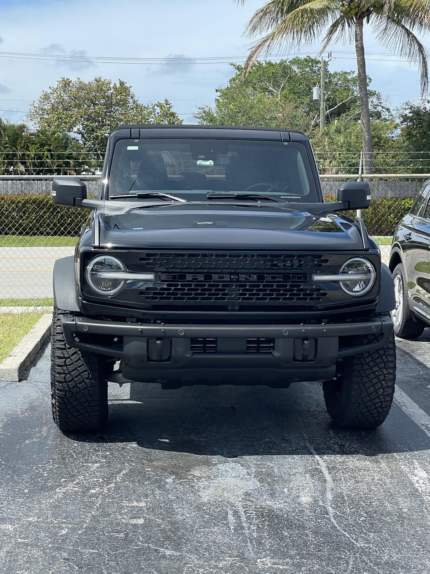 Ford Bronco Badlands Grill and Camera housing painted shadow black 9808EC65-0633-49C5-978C-916D84321795