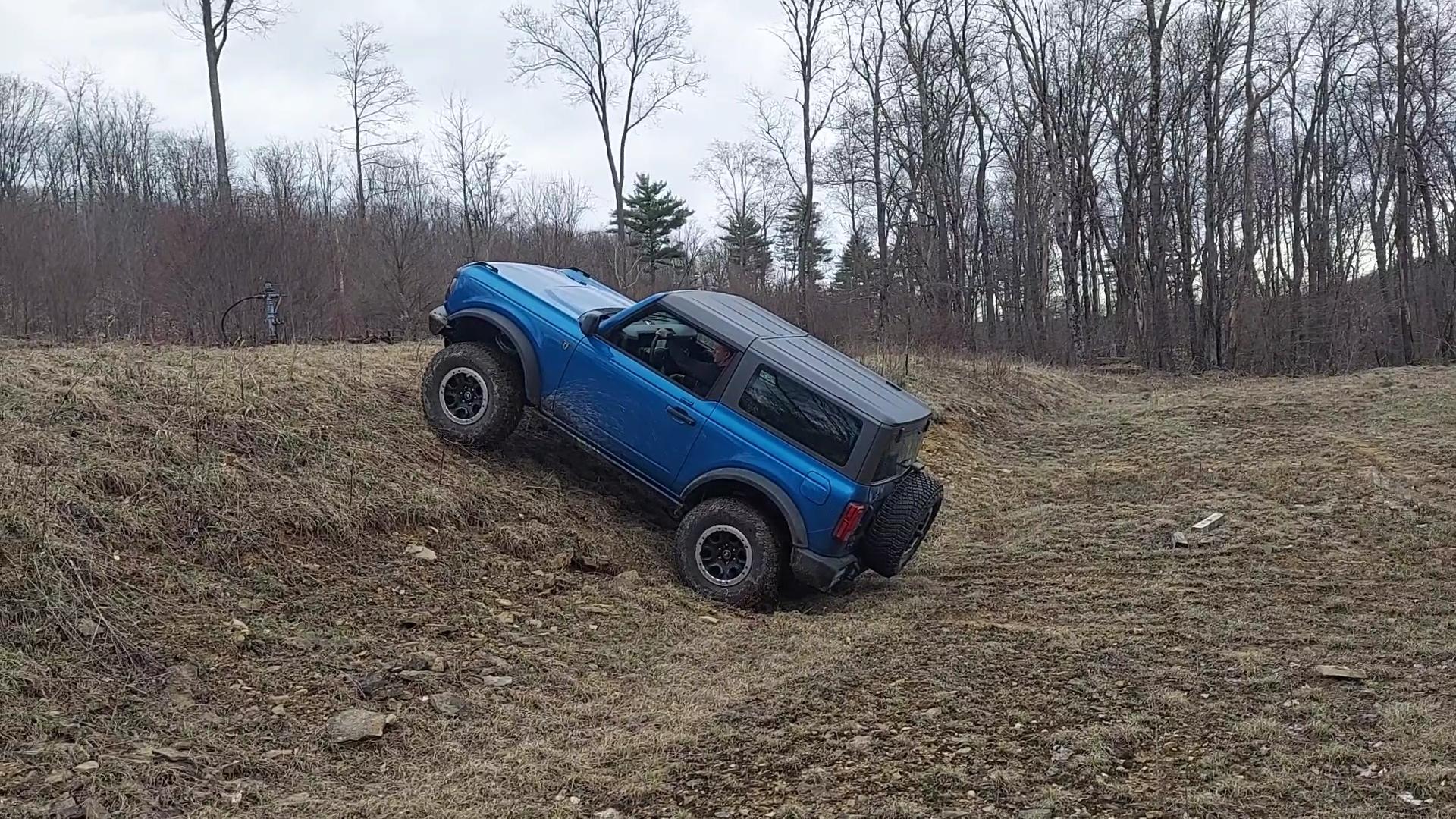 Ford Bronco VELOCITY BLUE Bronco Club VideoCapture_20220415-211923