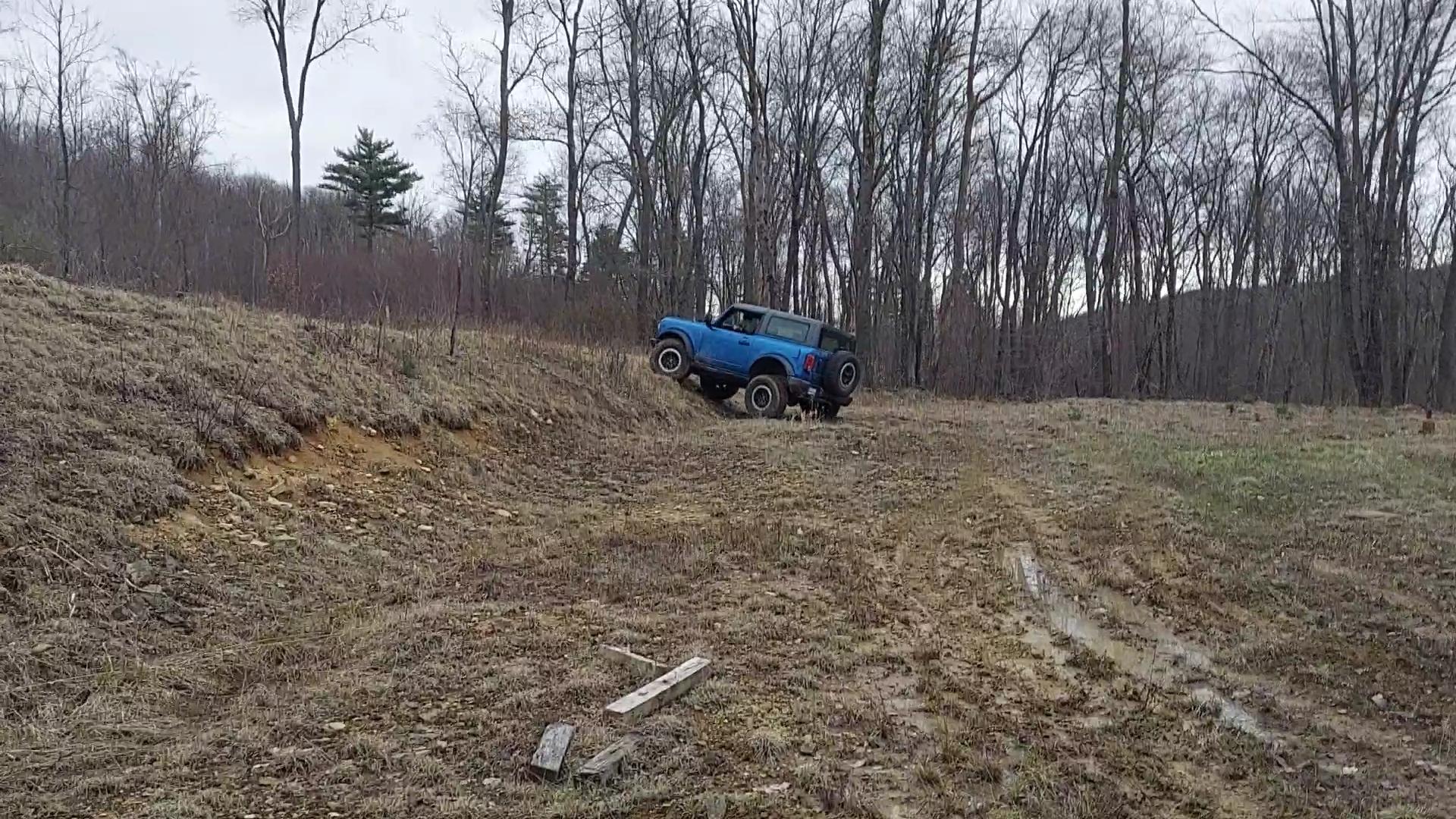 Ford Bronco VELOCITY BLUE Bronco Club VideoCapture_20220415-212027