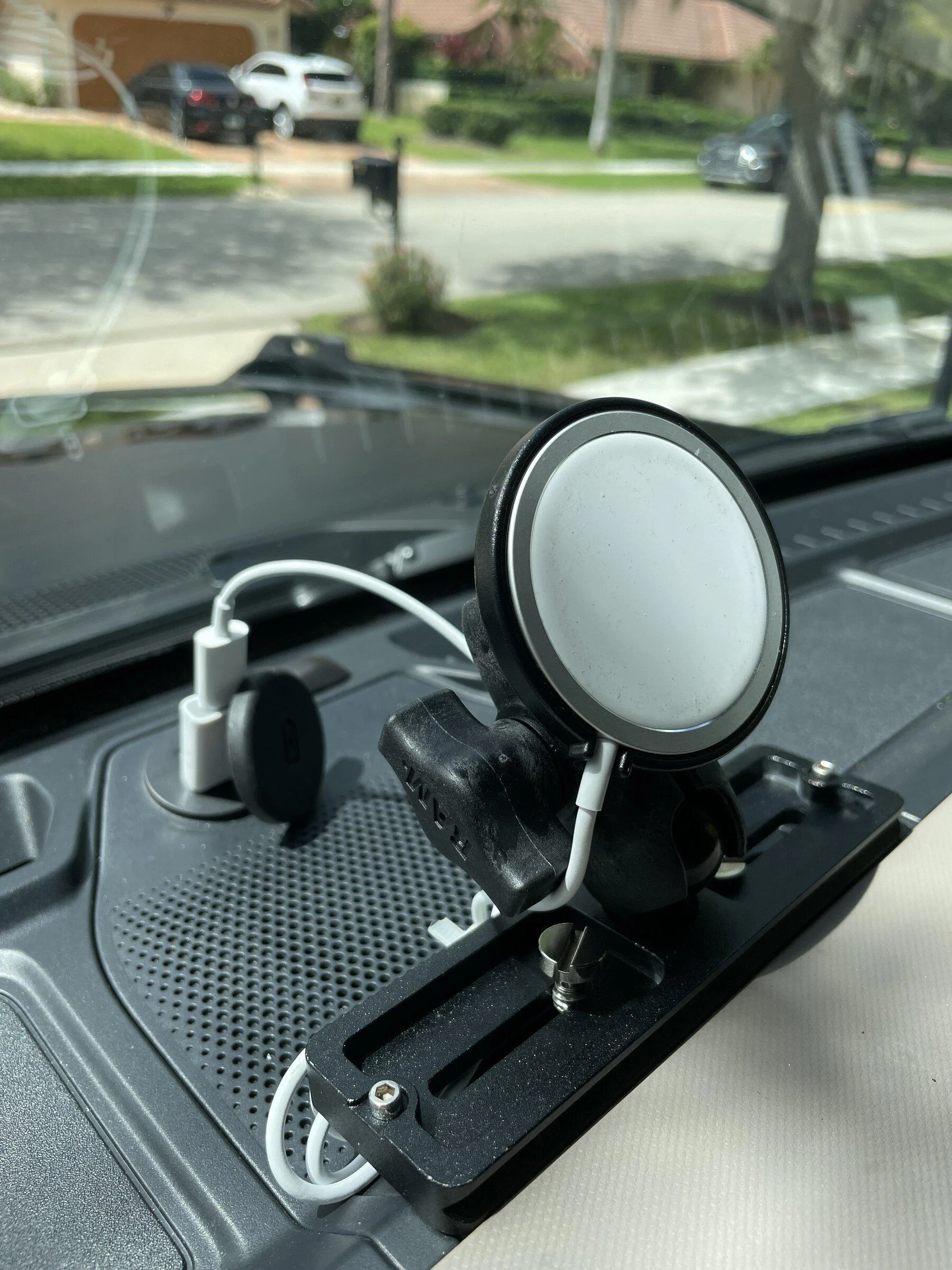 Ford Bronco MagSafe and Mount imag