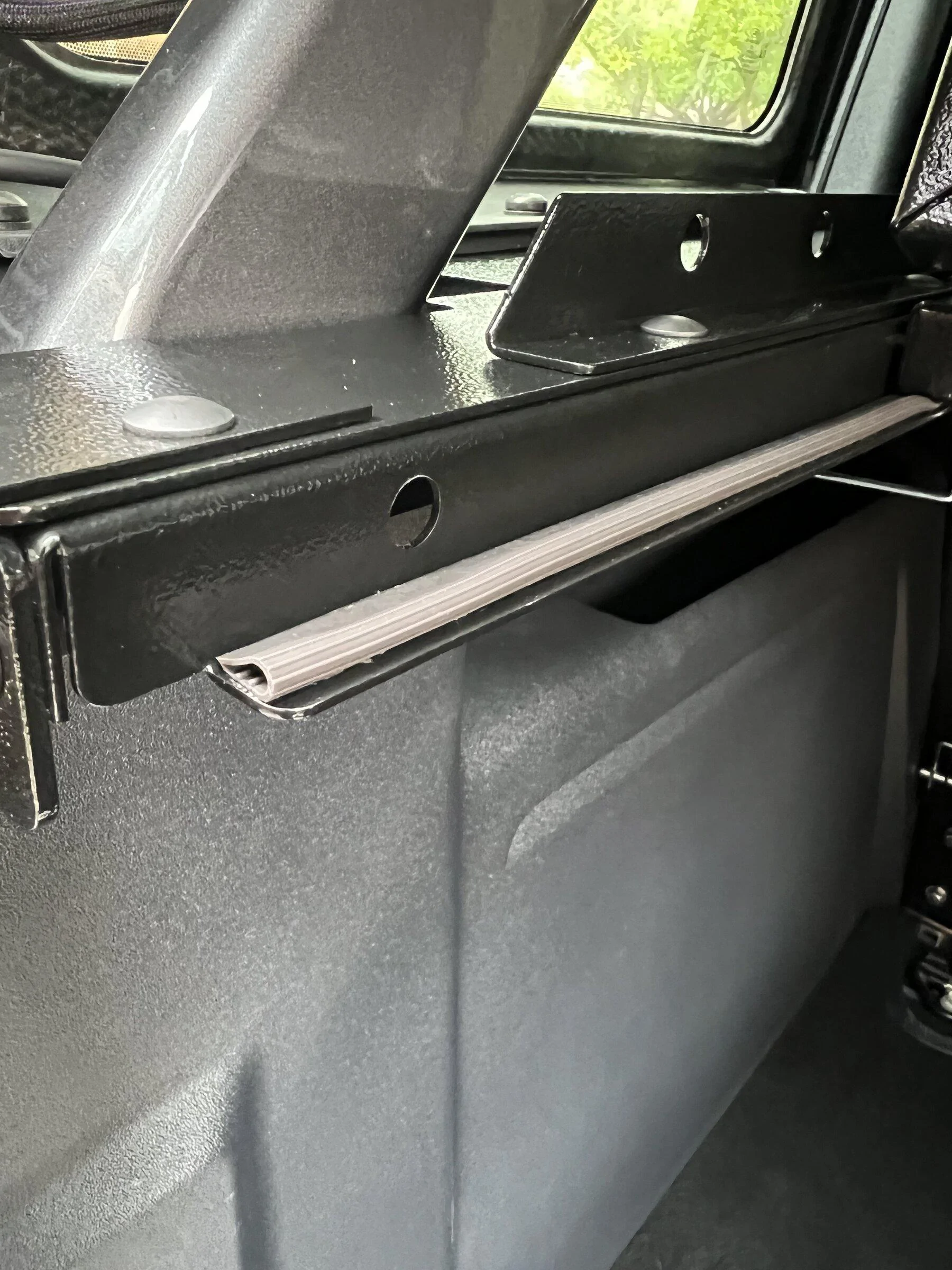 Ford Bronco Bronco Slipstream Security Enclosure E8B21B7D-0105-4B7B-9A9E-94CBB5EF28CE