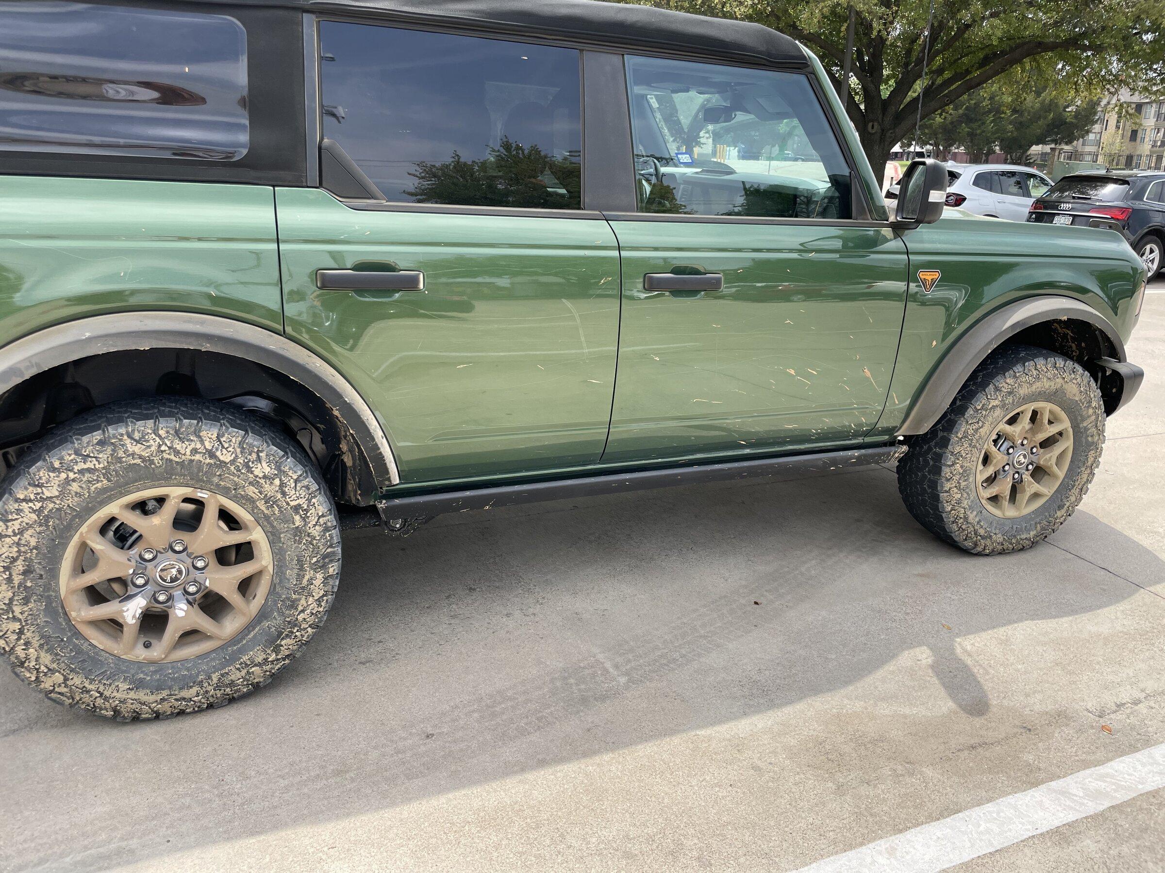 Ford Bronco ERUPTION GREEN Bronco Club 35A63980-3F30-423F-A0EB-B7207E87D8E0