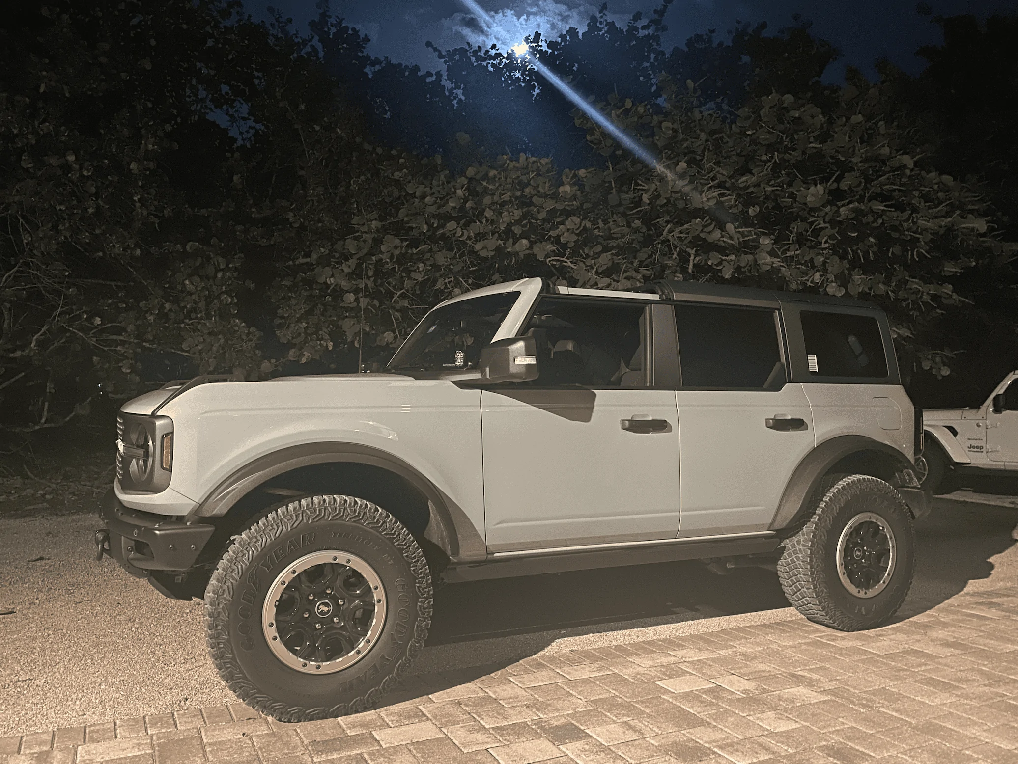 Ford Bronco Meet MOON Screen Shot 2022-04-16 at 11.44.59 PM
