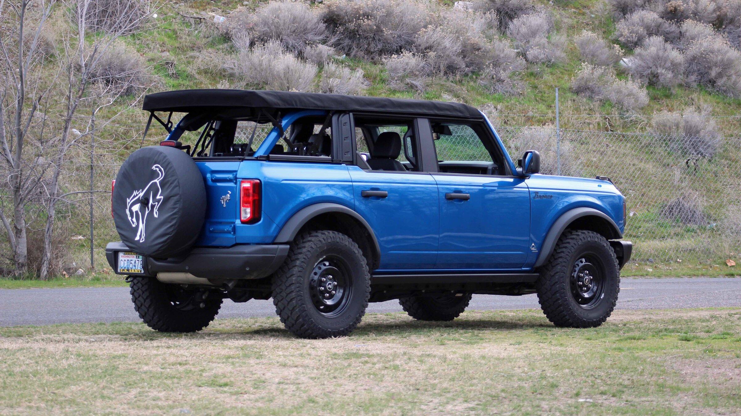 Ford Bronco VELOCITY BLUE Bronco Club safari 1