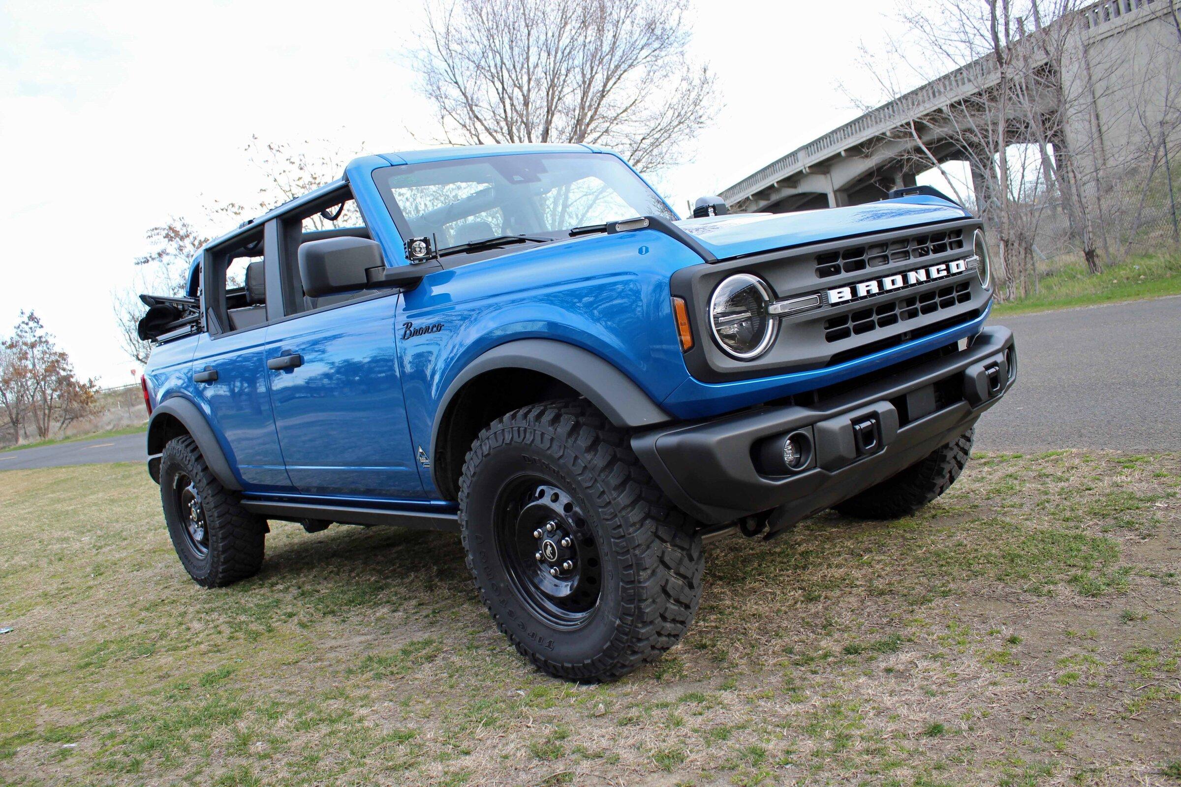 Ford Bronco VELOCITY BLUE Bronco Club top down 4