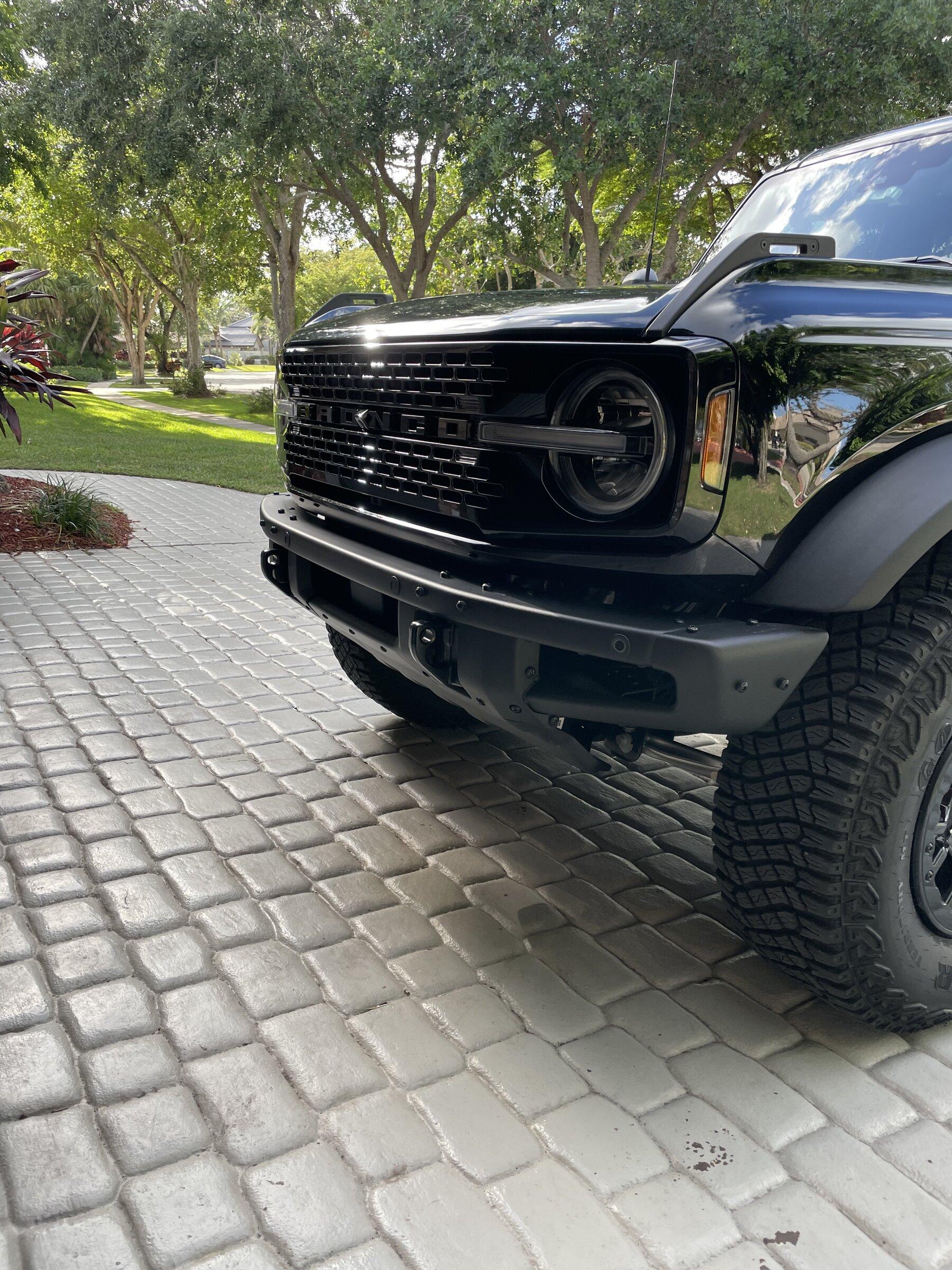 Ford Bronco Badlands Grill and Camera housing painted shadow black 7c2508a4-decd-44c1-a332-414cd55ed7e4-jpe