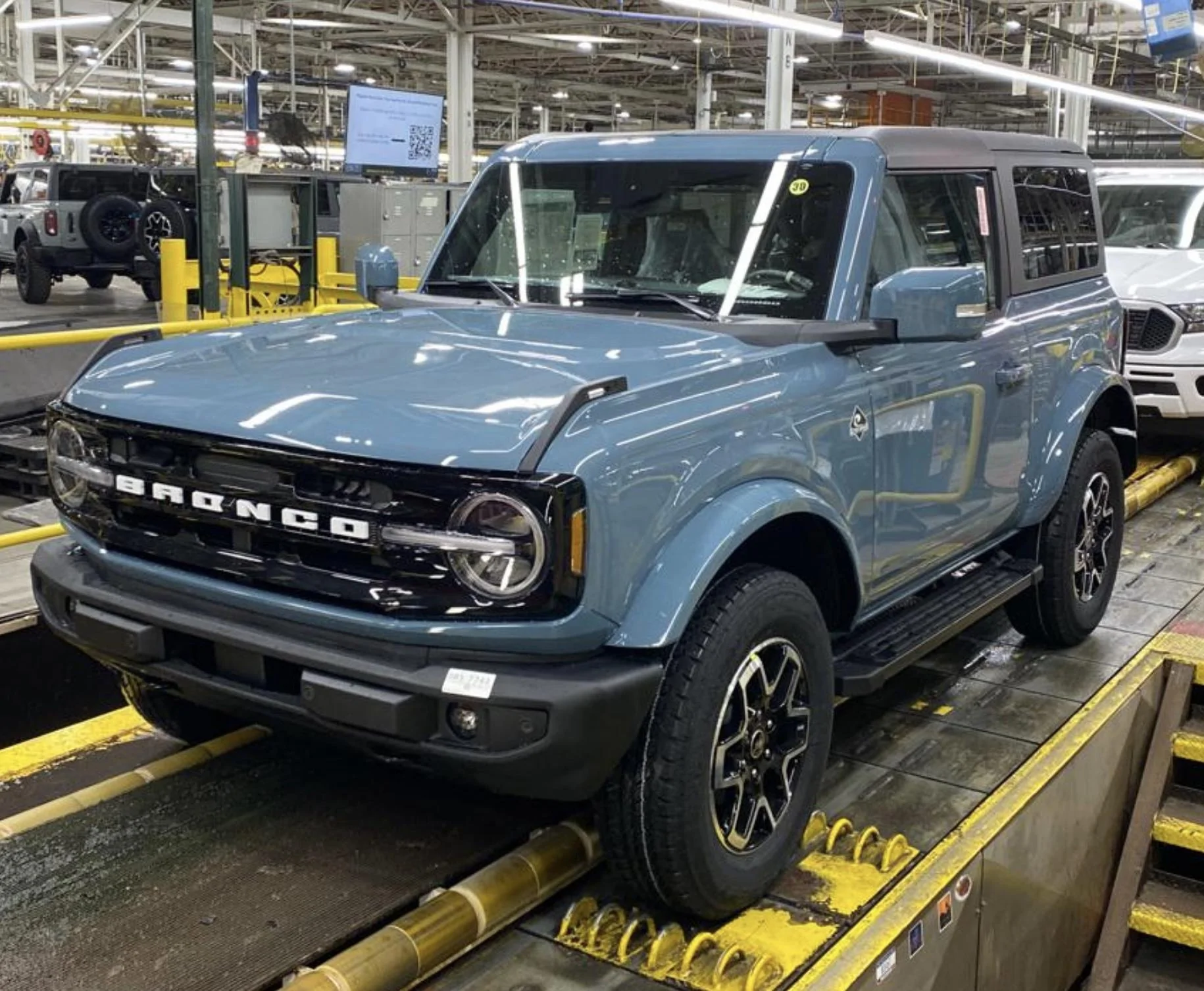 Ford Bronco 2-door is huge constraint F1B9B0C4-BAC0-4685-83F3-503F44EFB5BB_1_201_a