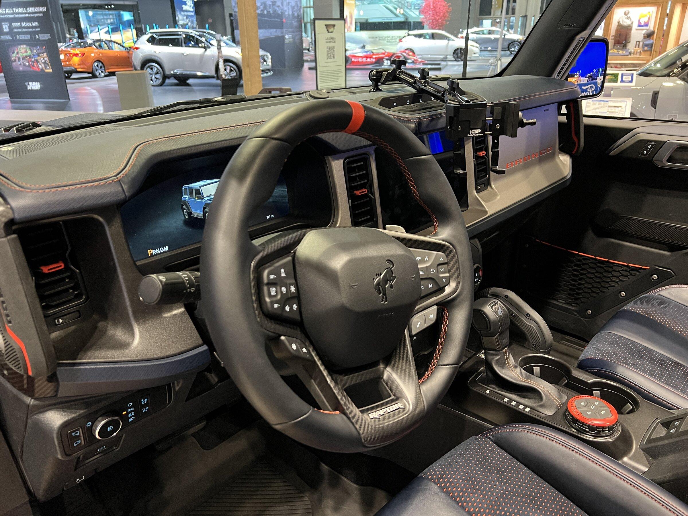 Ford Bronco 2022 Bronco Raptor (Code Orange) @ 2022 NY Auto Show 48F463EA-1A25-492D-8B1A-A50673685B59