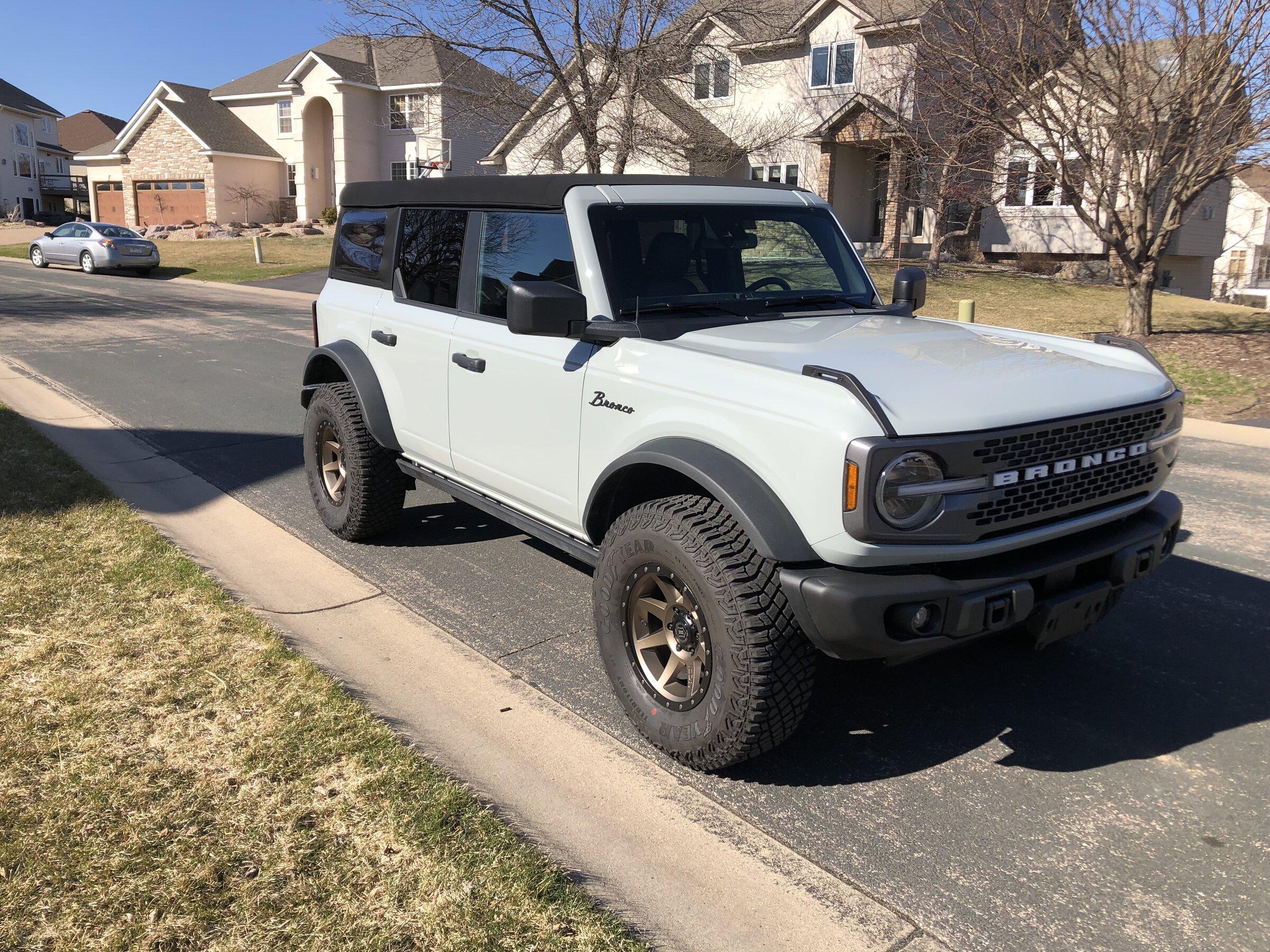 Ford Bronco Show us your installed wheel / tire upgrades here! (Pics) quarter view