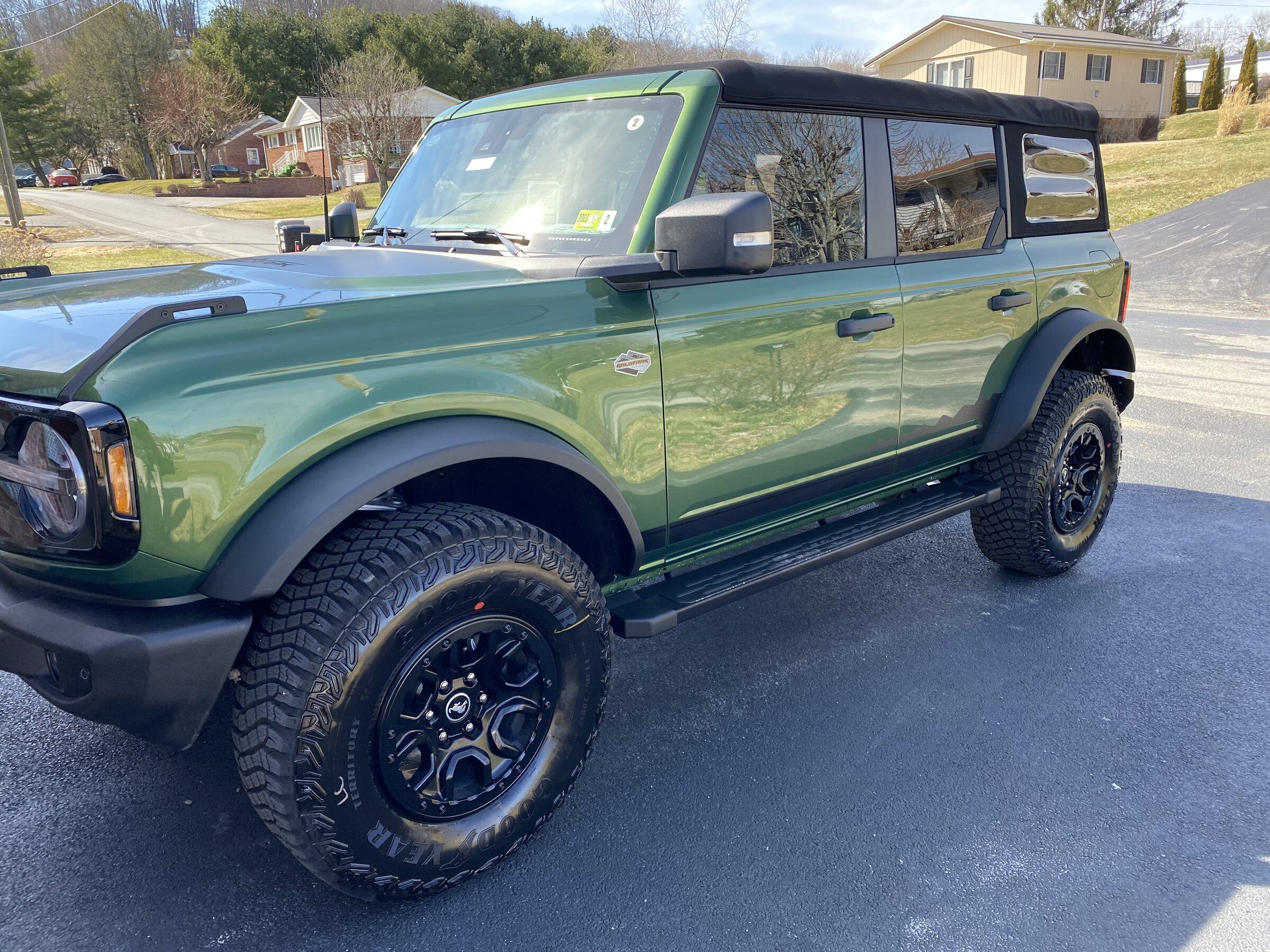 Ford Bronco ERUPTION GREEN Bronco Club C9B16FC9-5944-4393-A591-DF0F6C4CD1B5