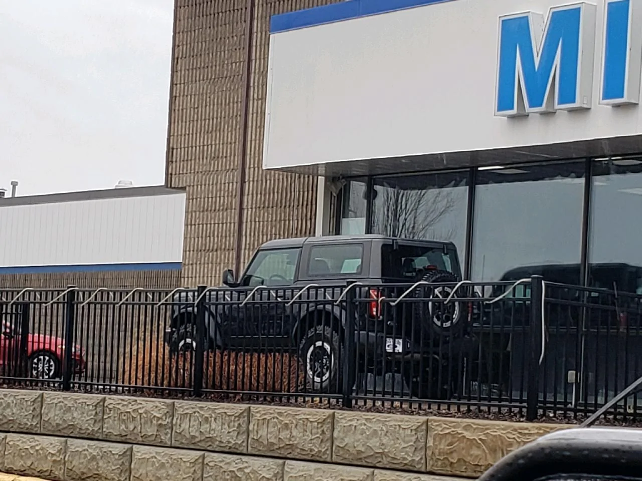 Ford Bronco Replacing 8" with 12" Screen? 33313
