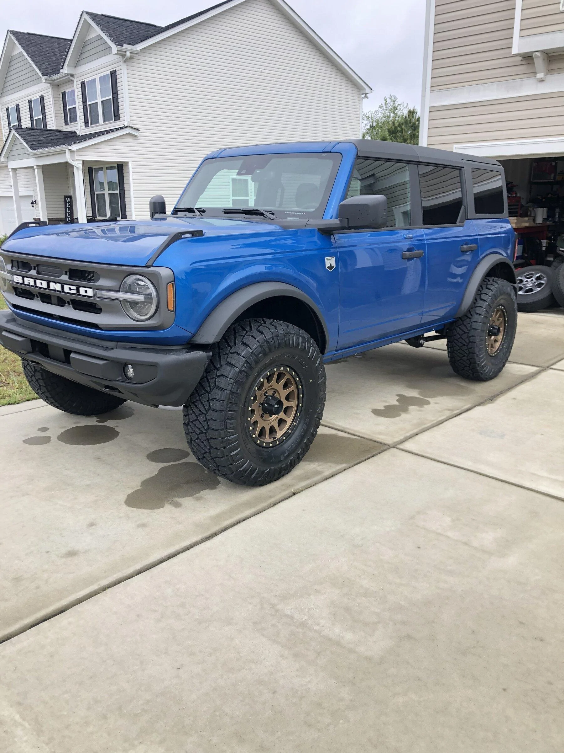 Ford Bronco Ultimate Big Bend Non-Sasquatch pics thread New Shoes Angled