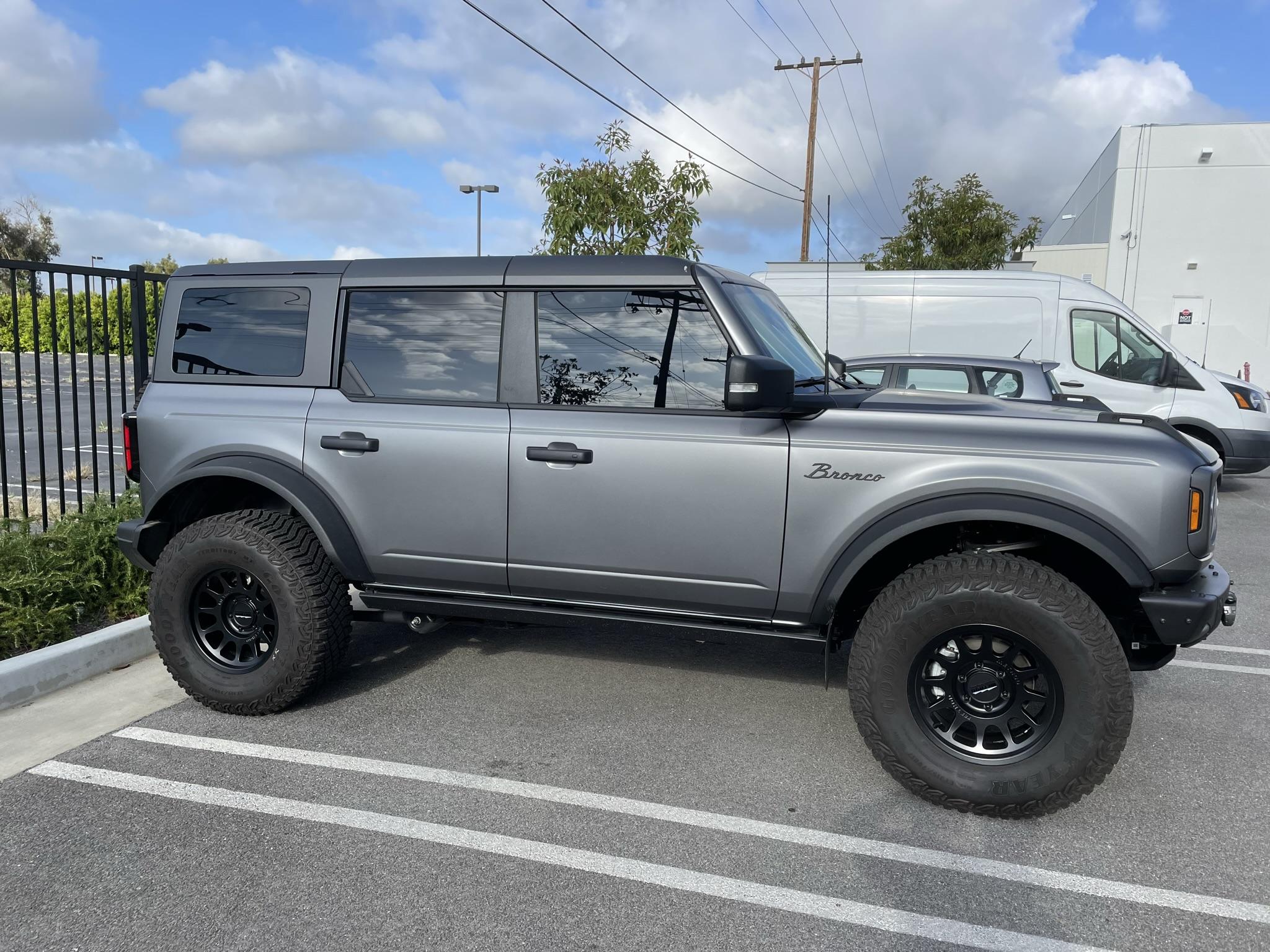 Ford Bronco CARBONIZED GRAY Bronco Club 66086FC8-C021-4B0F-BFFC-7BB7A8E44900