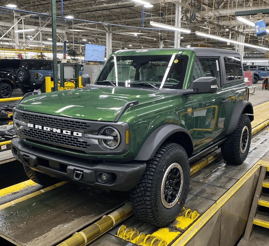Ford Bronco 🛠 1/17/2022 Build week group 1650659609115