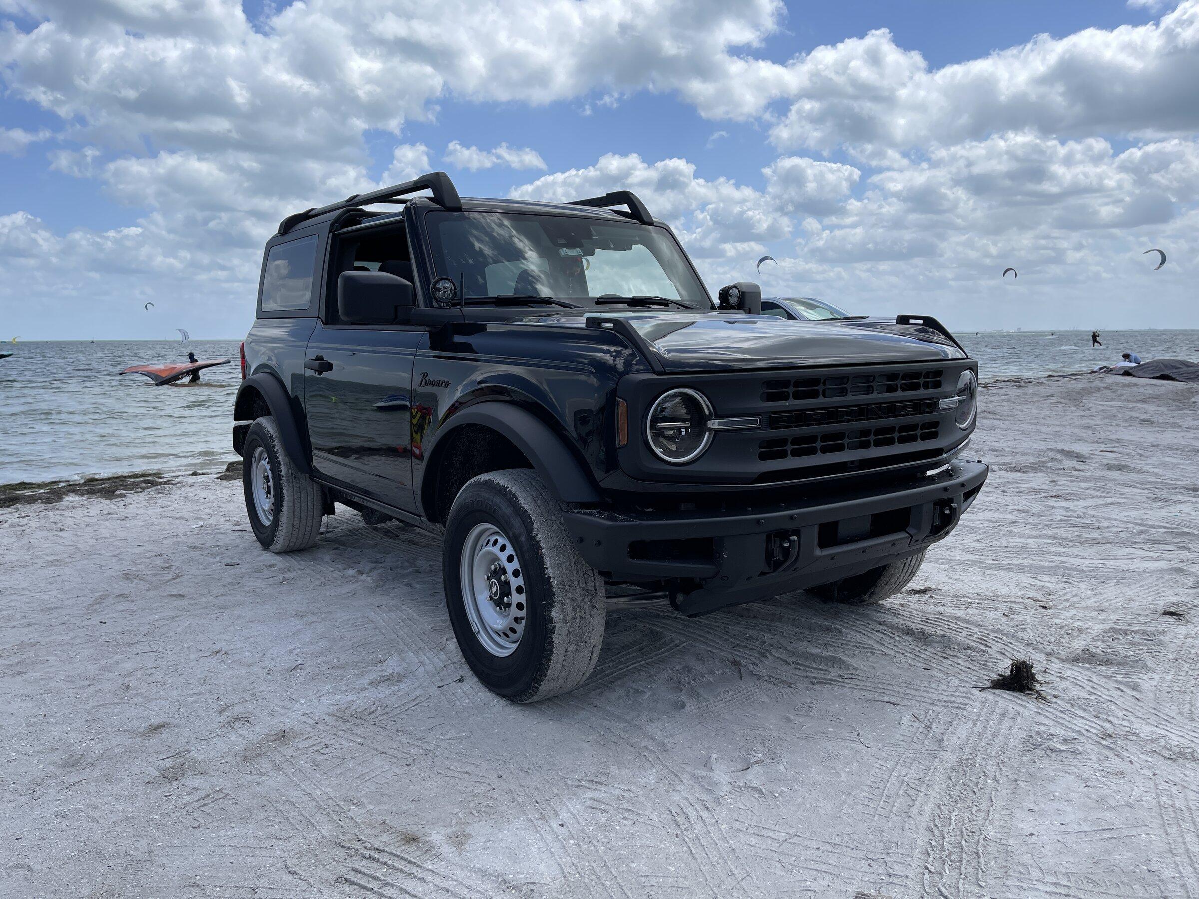 Ford Bronco SHADOW BLACK Bronco Club A00017AC-7AE9-4A35-9B55-CE1E0BF679DD