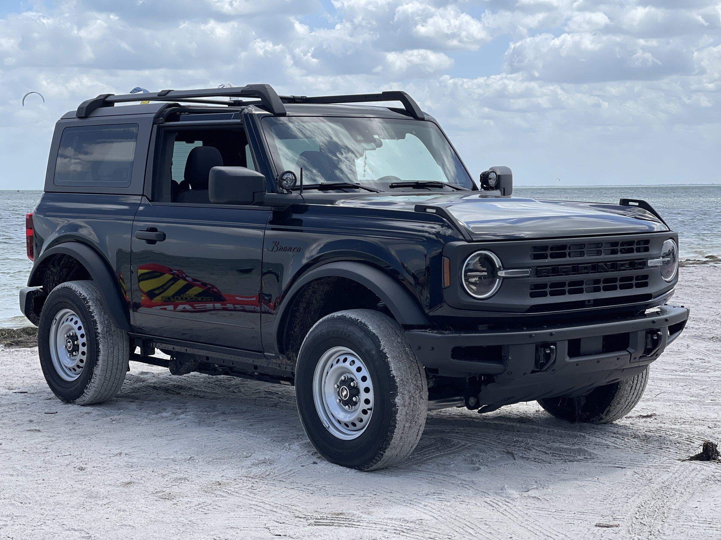 Ford Bronco SHADOW BLACK Bronco Club 9A188E18-A49D-44E4-8D2D-712C3969D343