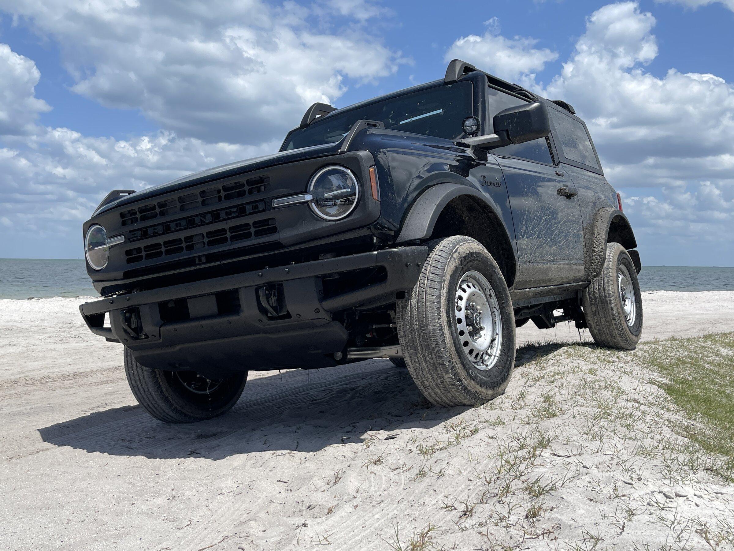 Ford Bronco SHADOW BLACK Bronco Club 4E125CA9-DE7D-44DD-A0D8-84DFDC1E3310