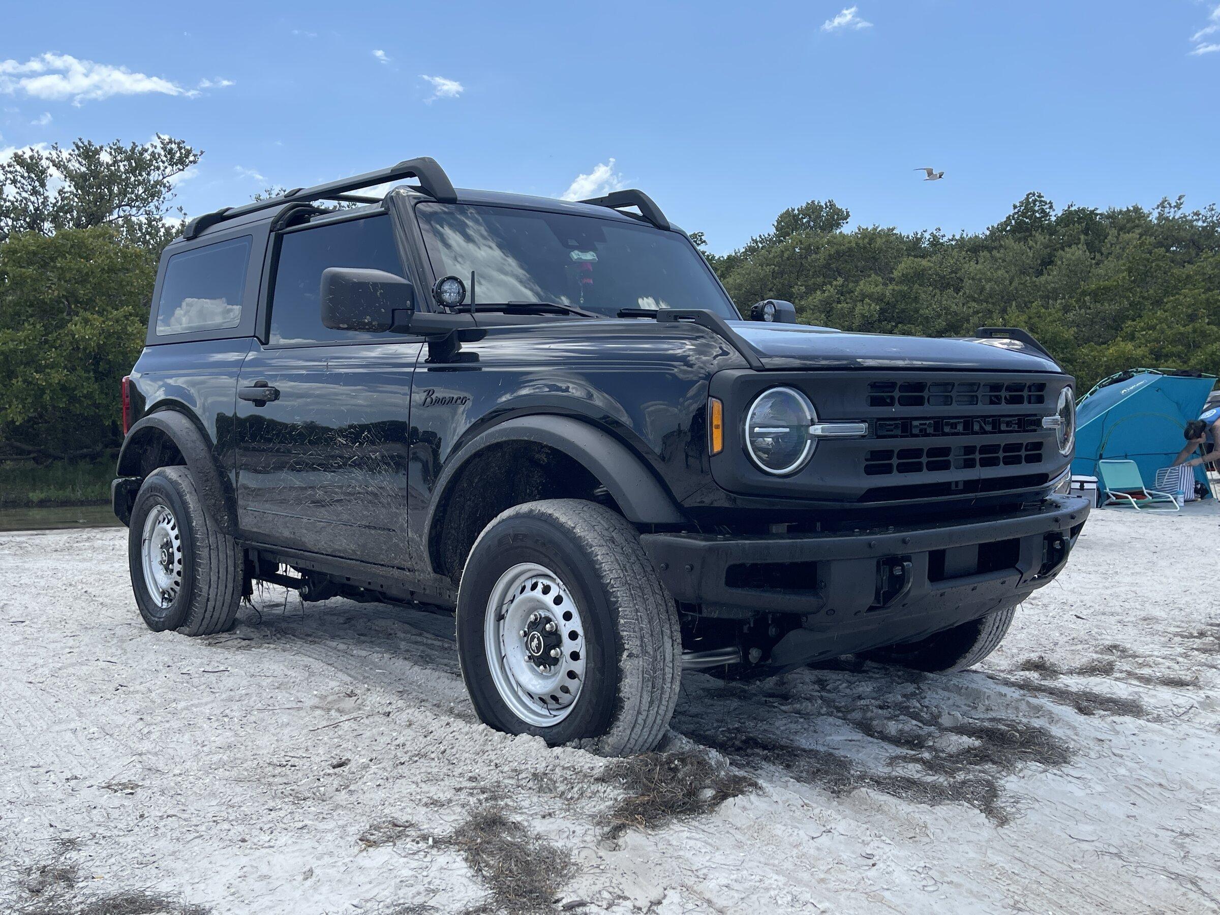Ford Bronco SHADOW BLACK Bronco Club 08F8630A-05DF-452A-AEEC-49FD77619C18