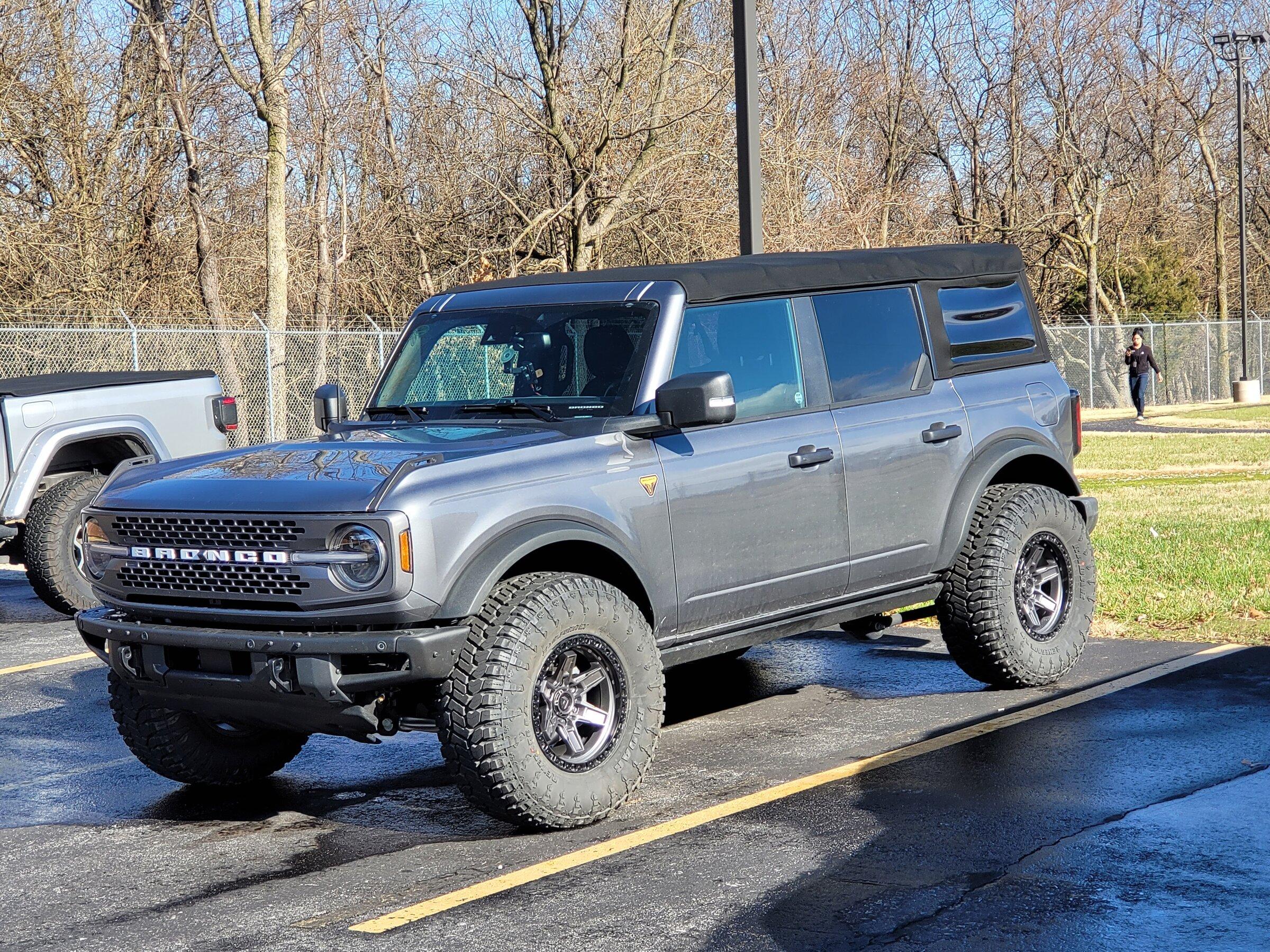 Ford Bronco CARBONIZED GRAY Bronco Club 20211228_125656