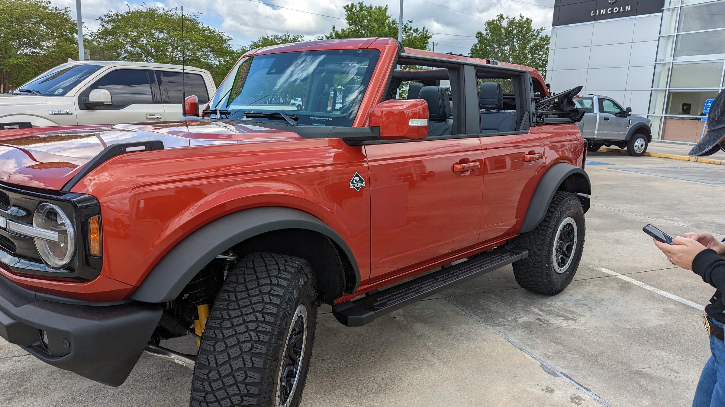 Ford Bronco HOT PEPPER RED Bronco Club PXL_20220423_193727931