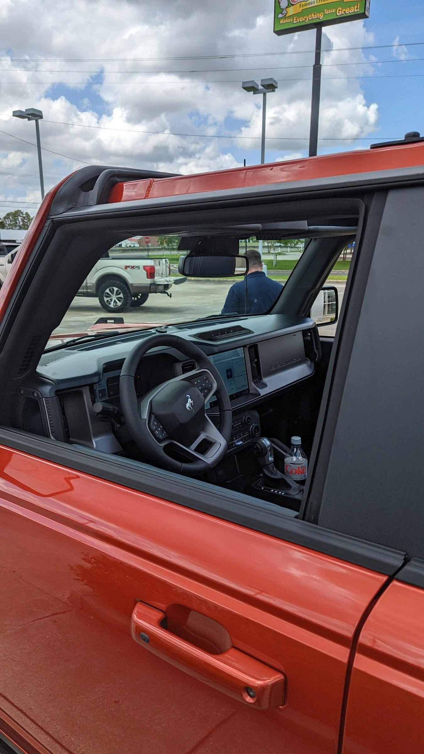 Ford Bronco HOT PEPPER RED Bronco Club PXL_20220423_190845444