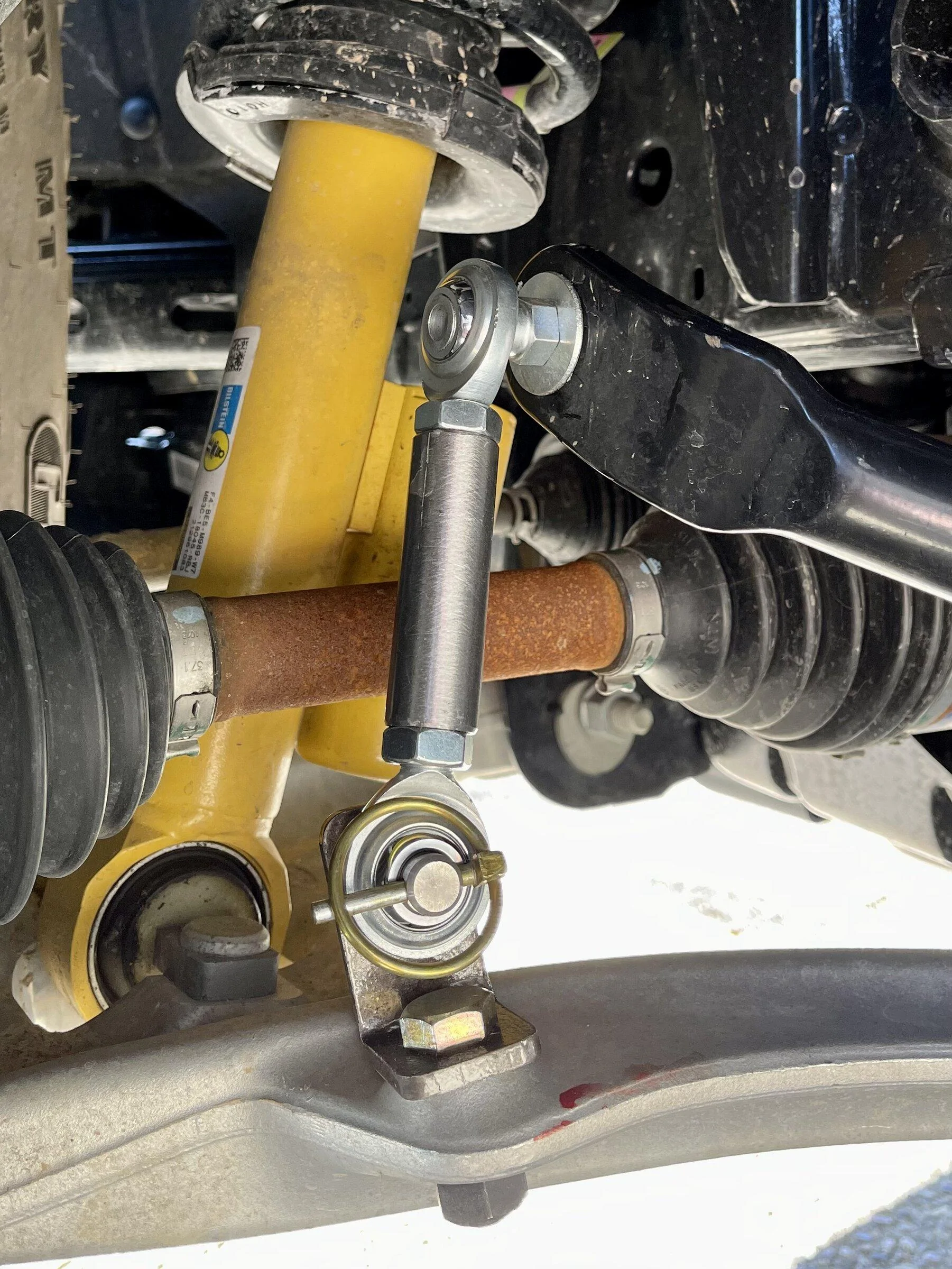 Ford Bronco Flame away - Removing the swaybar 79D13258-F18B-4FA5-A80D-D503A6D2B7B9