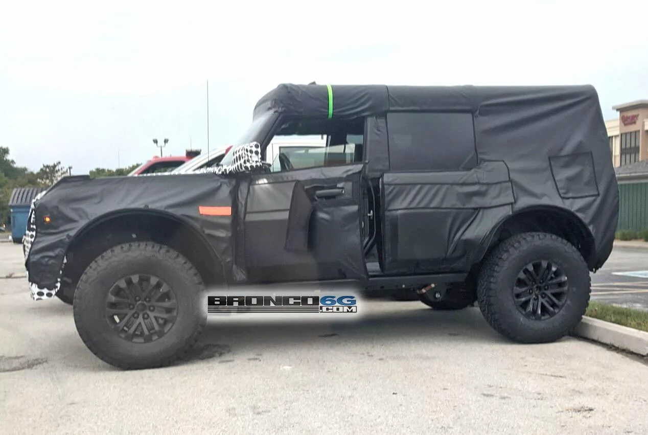 Ford Bronco Spotted a Bronco Raptor / Warthog prototype? AAE07CB0-A2E4-4428-917E-0F413EDD88C2