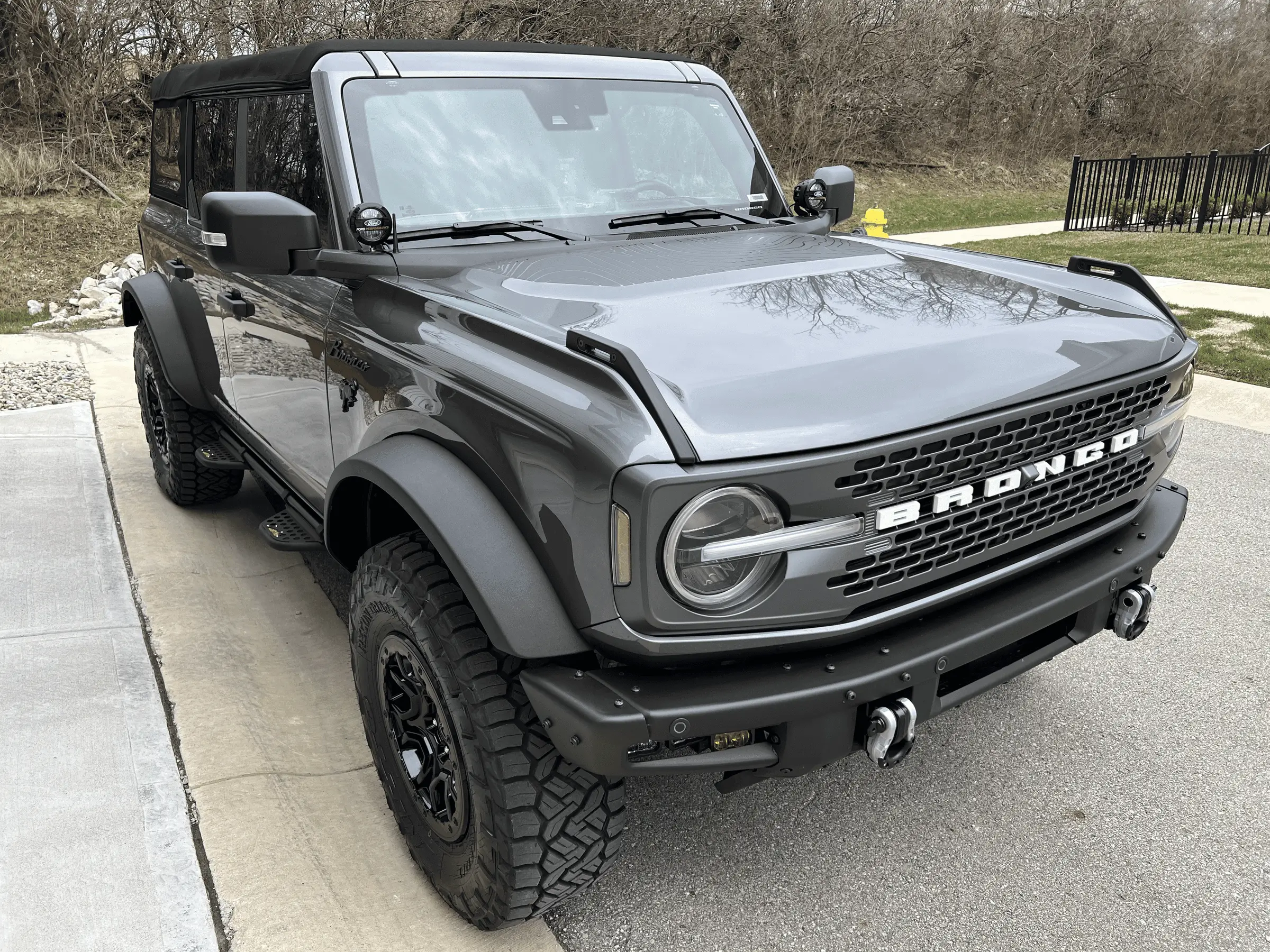 Ford Bronco CARBONIZED GRAY Bronco Club tempImage4yIW4A