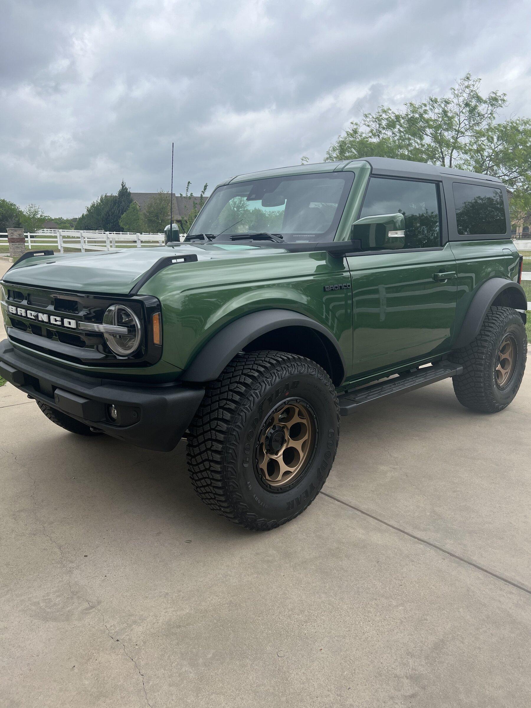 Ford Bronco ERUPTION GREEN Bronco Club 9AB0DDB0-2A80-43B4-9719-D817D0CEC296