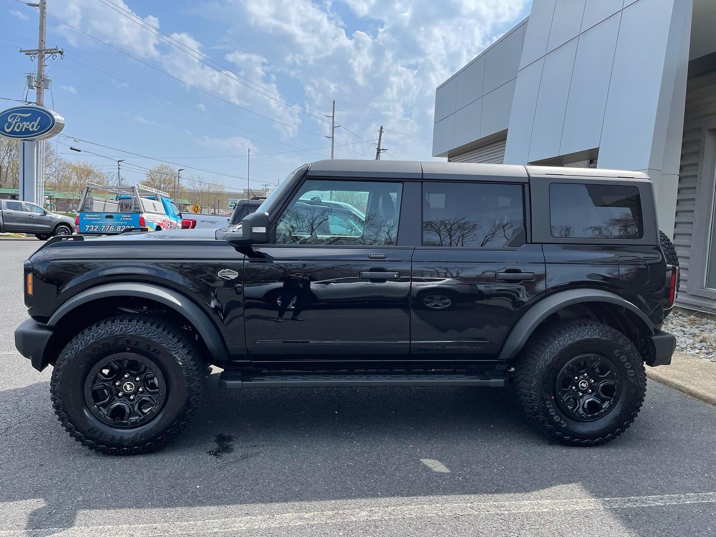 Ford Bronco SHADOW BLACK Bronco Club 20536CE4-D600-4ACB-845A-0496D53B46A6