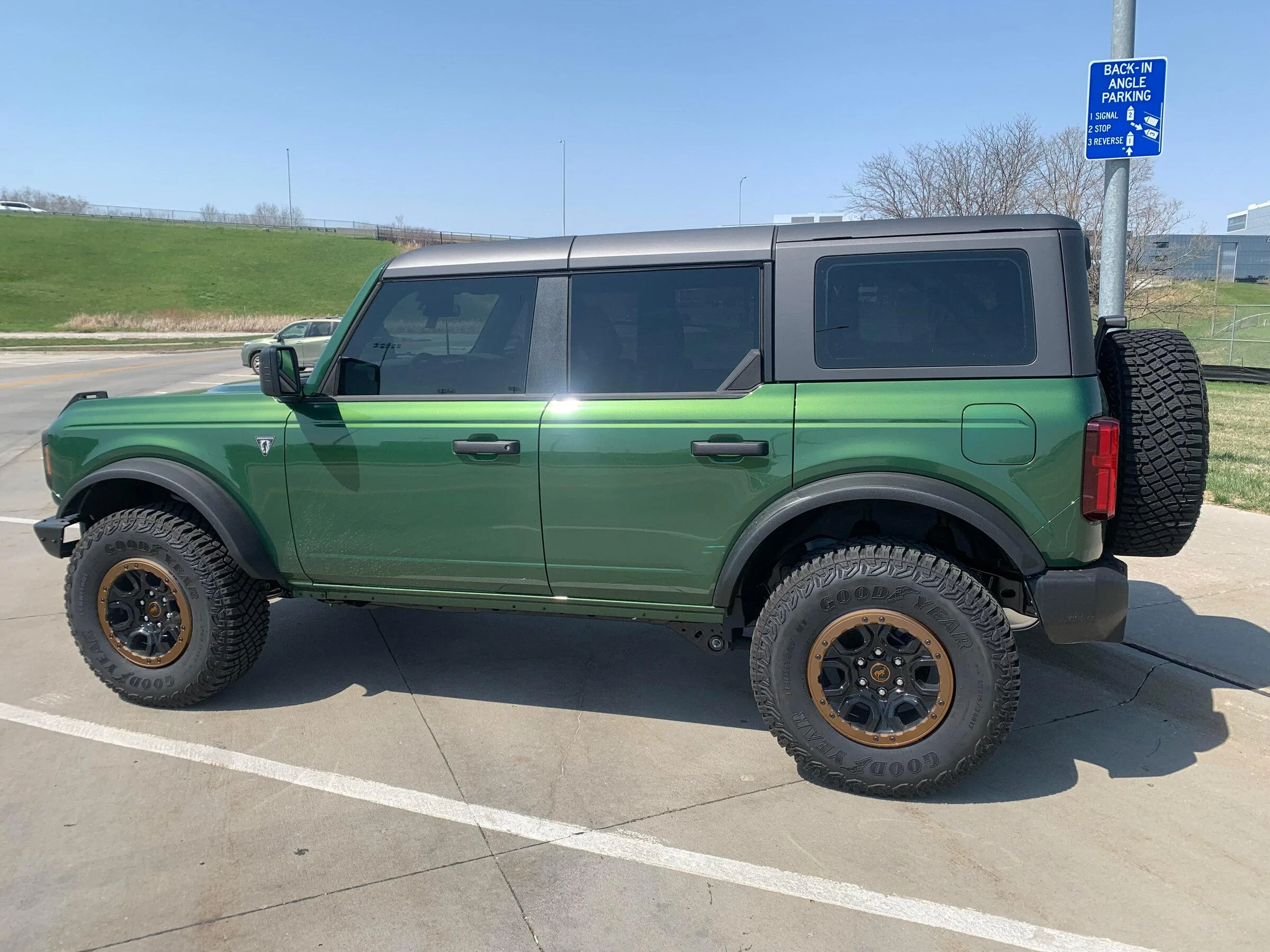 Ford Bronco ERUPTION GREEN Bronco Club EG_bronze_beauty_rings