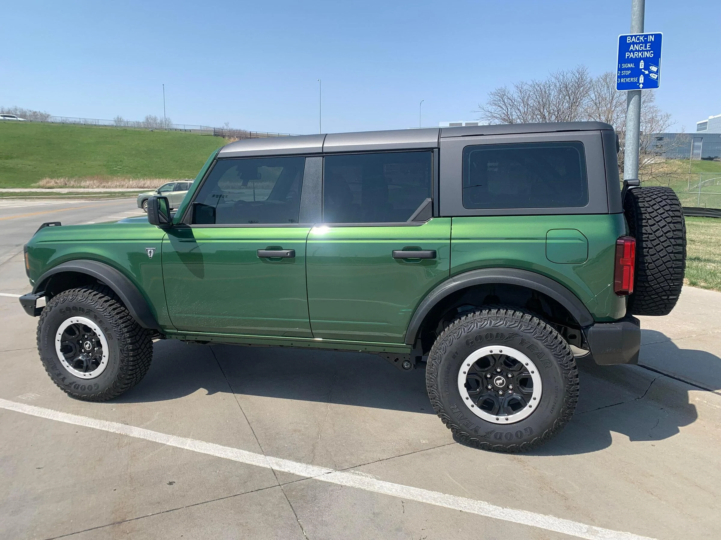 Ford Bronco ERUPTION GREEN Bronco Club EG_white_beauty_rings