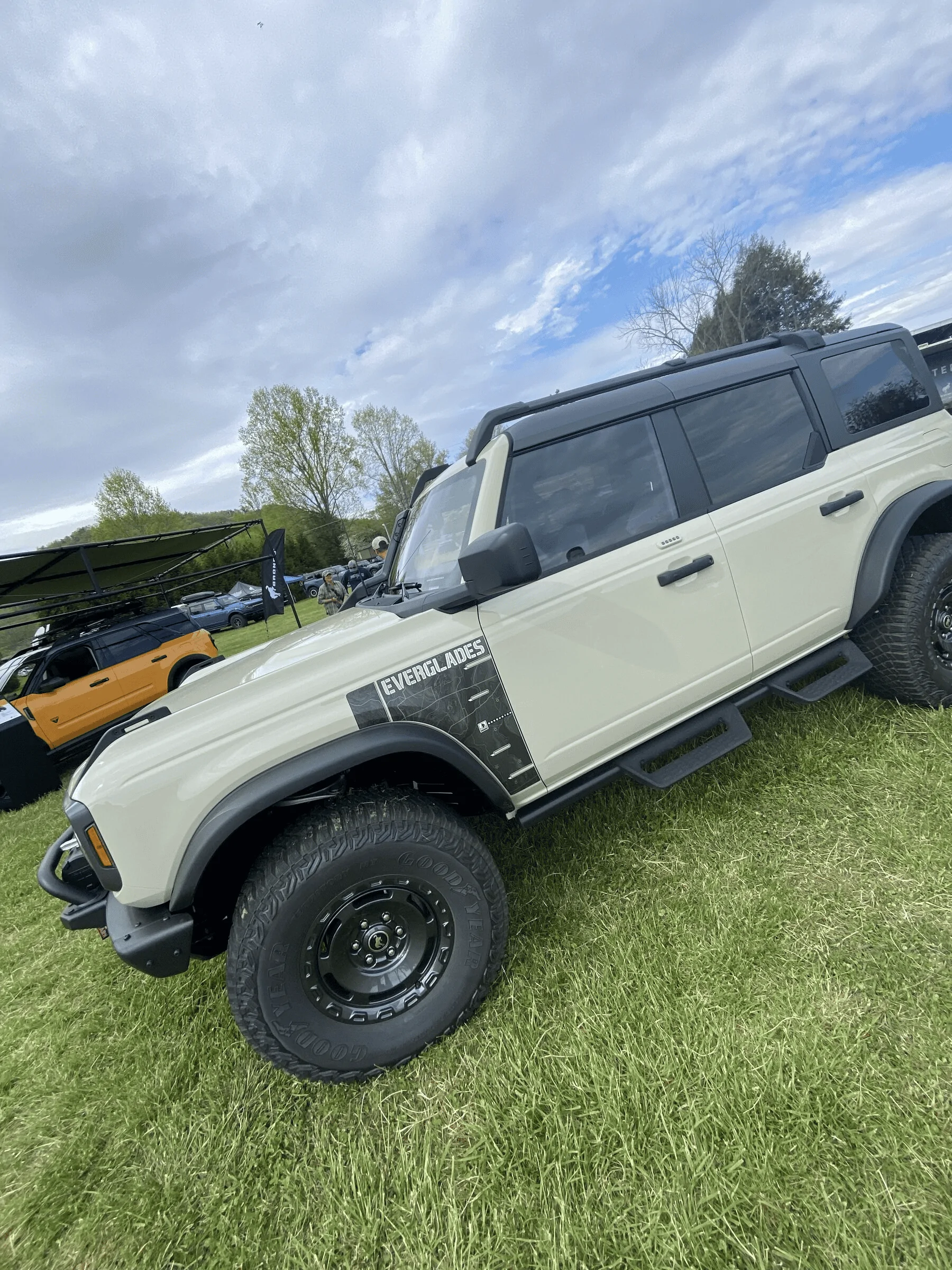 Ford Bronco Proper Factory Side Step Option Available? 1651150799555