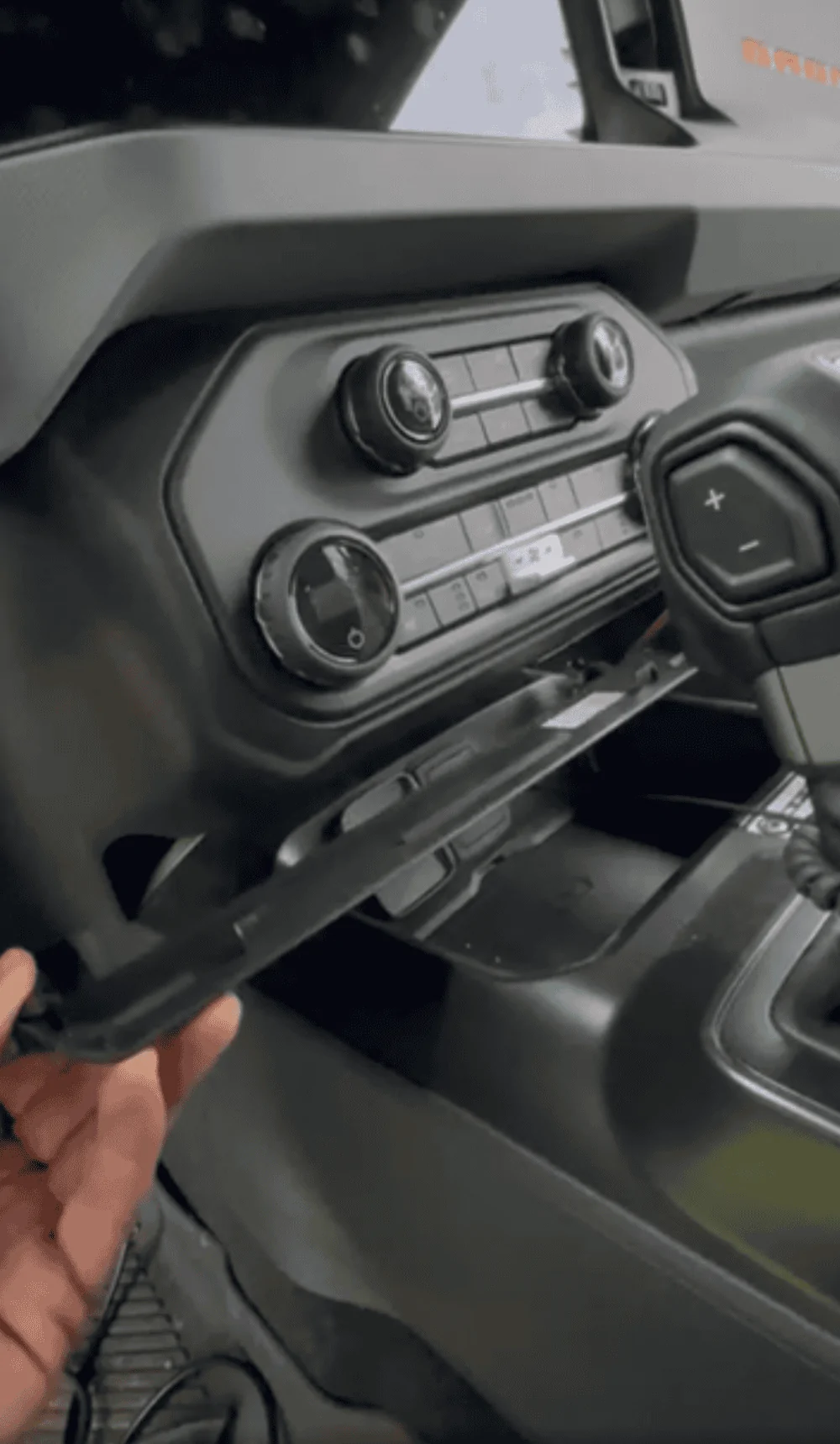 Ford Bronco GMRS Ghost Install Tutorial 2022-04-28 09_02_53-iCloud Photos