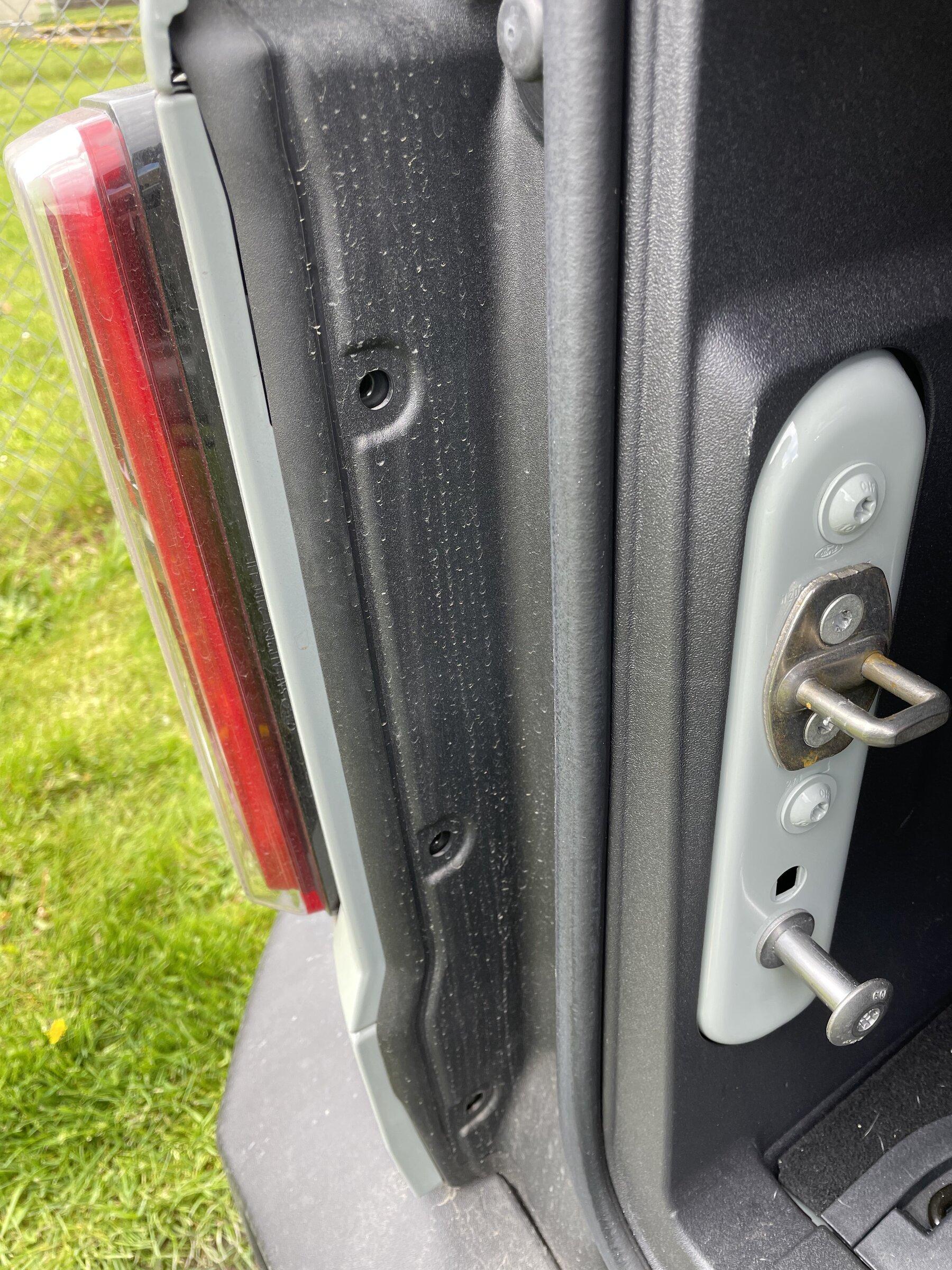 Ford Bronco Missing screws, rear tailgate trim. 01865E46-CAA3-414D-B0A6-729E7668EC12